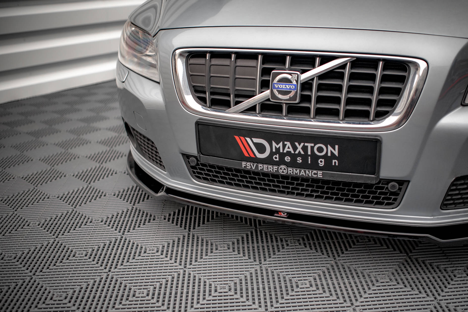 Front Ansatz V.2 für Volvo V70 Mk3 schwarz Hochglanz