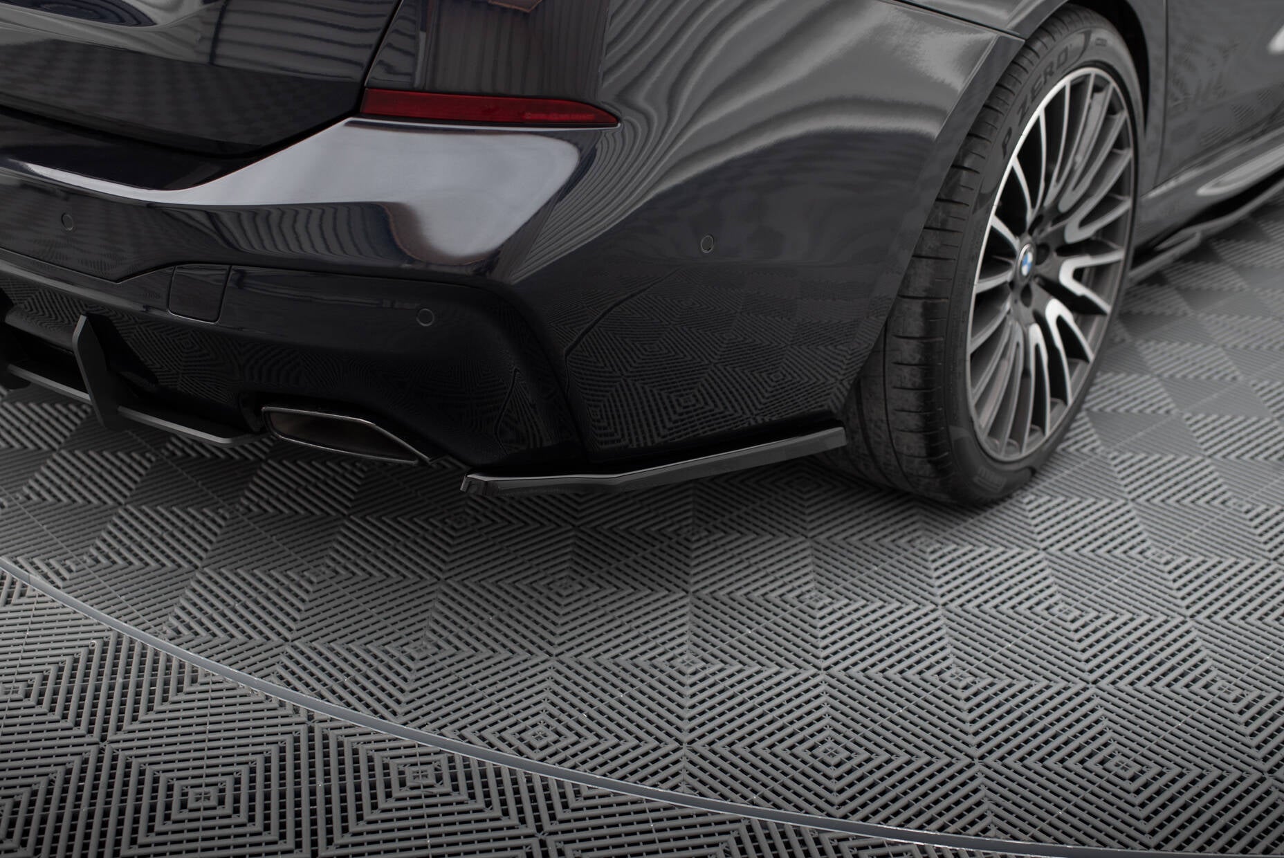 Heck Ansatz Flaps Diffusor für BMW 6er GT G32 M-Paket schwarz Hochglanz