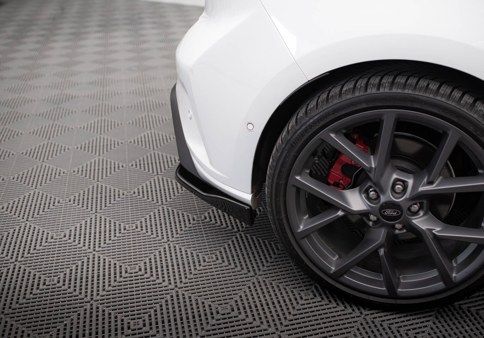 Heck Ansatz Flaps Diffusor V.2 für Ford Focus Hatchback ST Mk4  schwarz Hochglanz