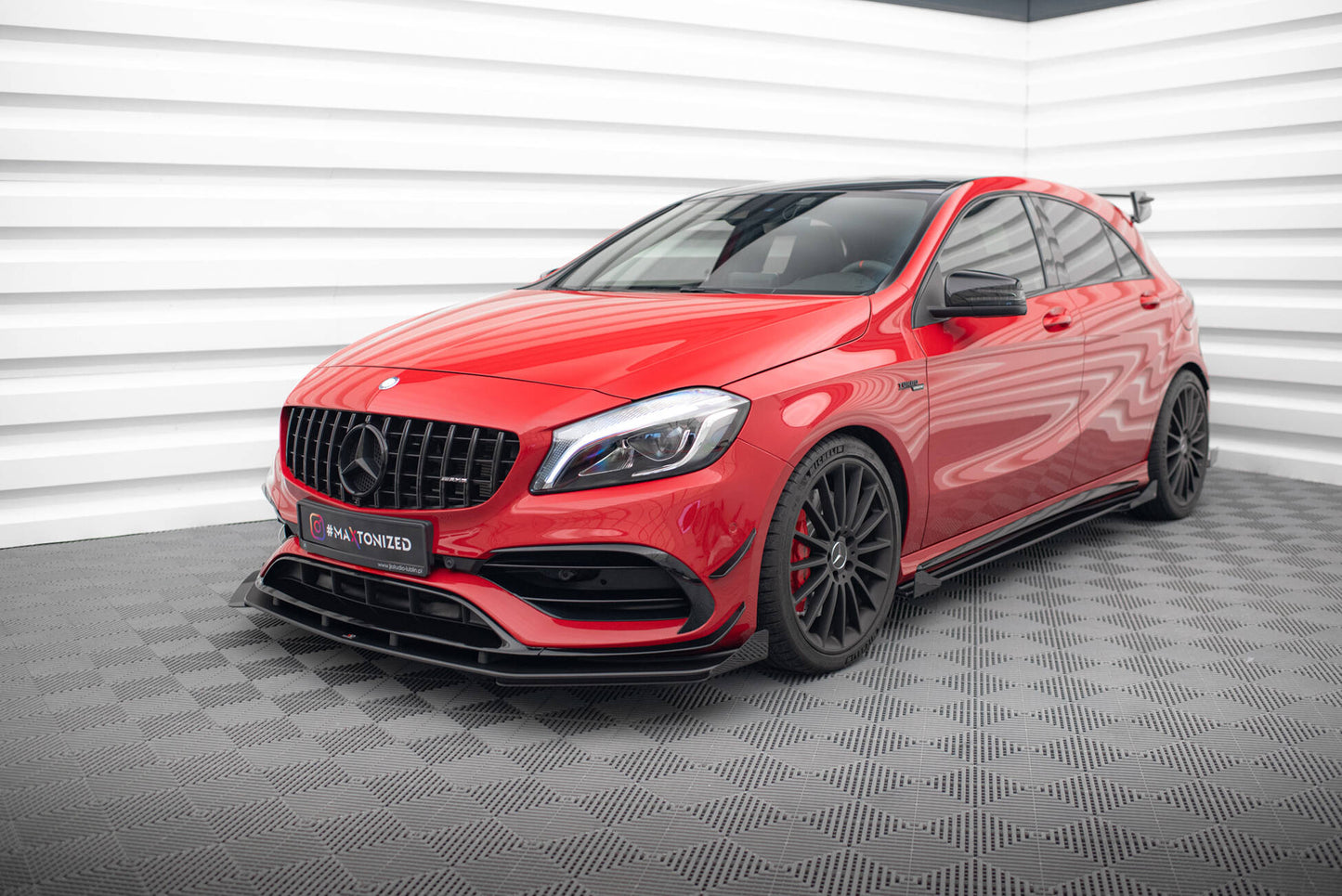 Street Pro Front Ansatz für +Flaps für + Flaps Mercedes-Benz A 45 AMG Aero W176 Facelift schwarz Hochglanz