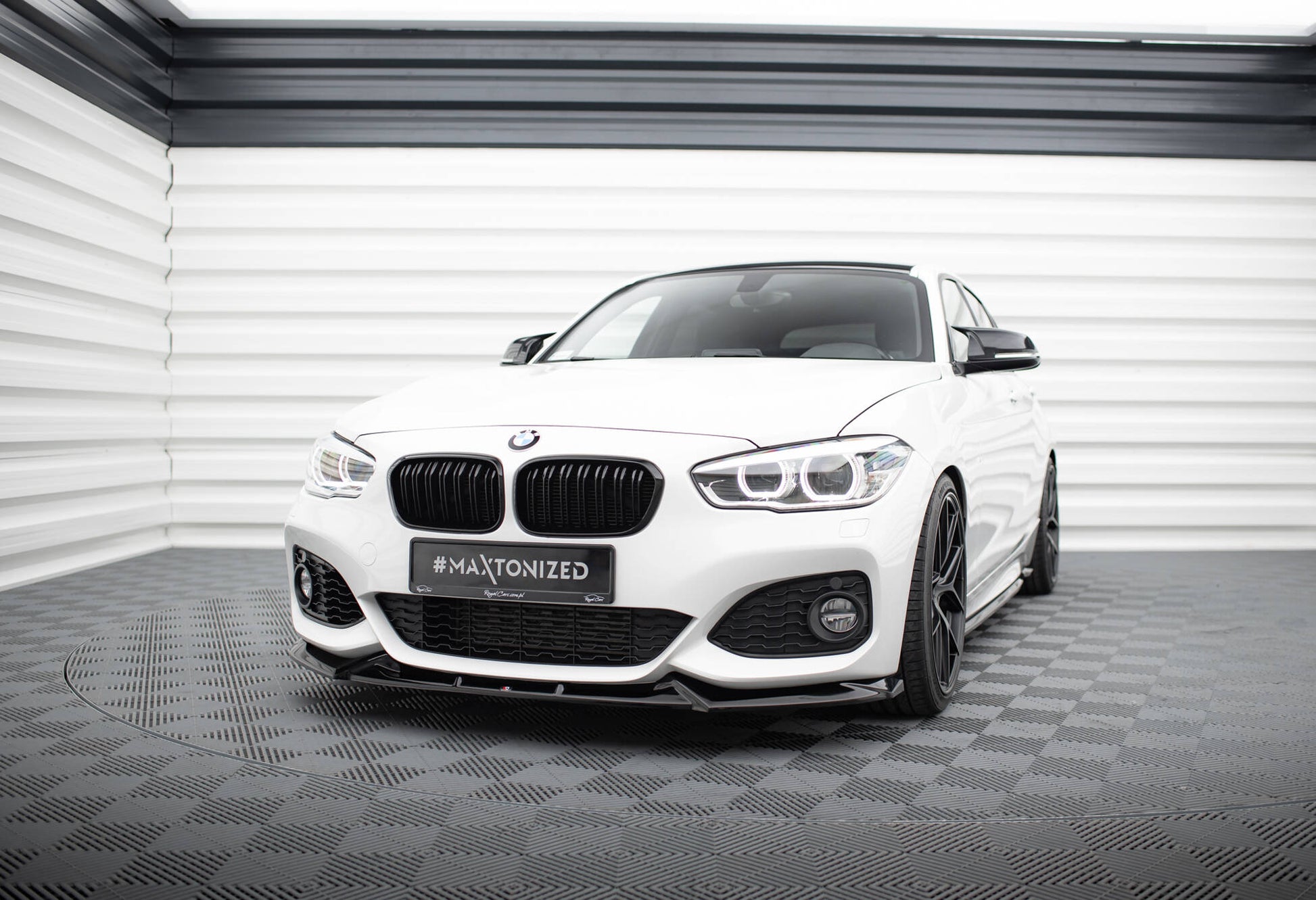 Front Ansatz V.5 für BMW 1er M-Paket / M140i F20 Facelift schwarz Hochglanz