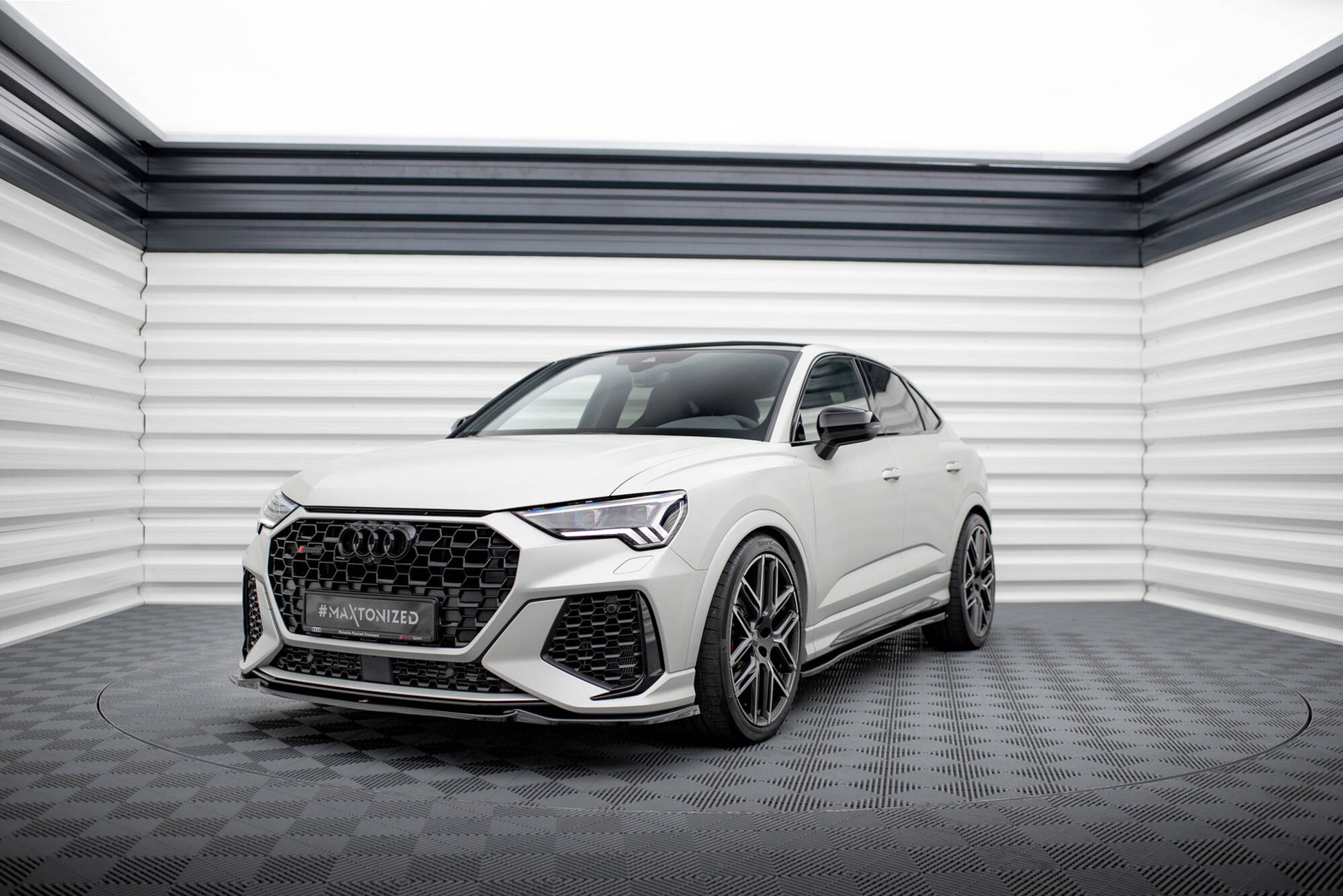 Front Ansatz V.1 für Audi RSQ3 F3 schwarz Hochglanz