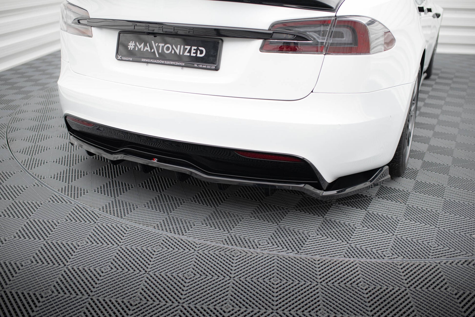 Mittlerer Cup Diffusor DTM Look Heck Ansatz für V.1 Tesla Model S Plaid Mk1 Facelift schwarz Hochglanz