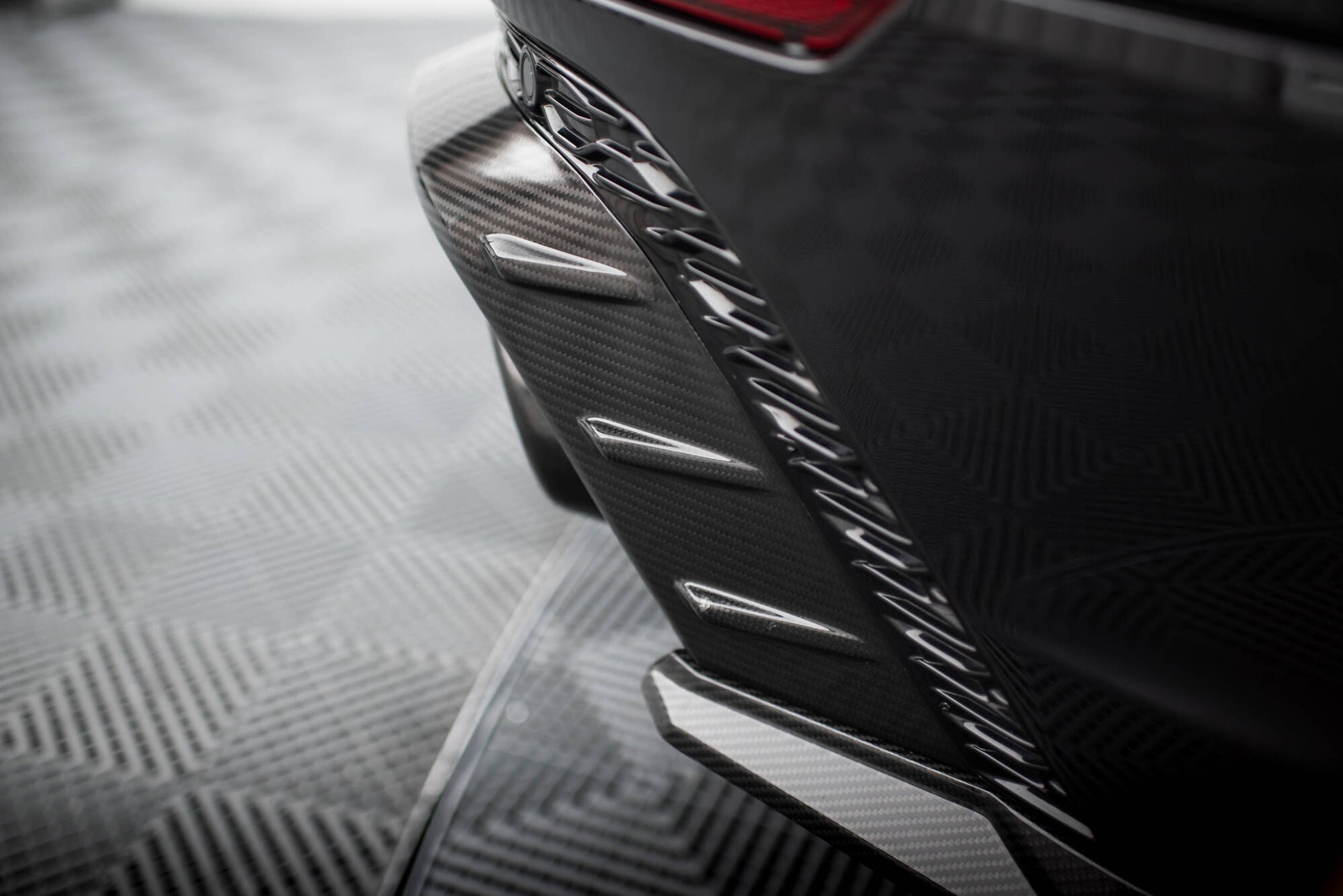 Prepreg Carbon Fiber Diffusor Heck Ansatz für Audi RSQ8 Mk1