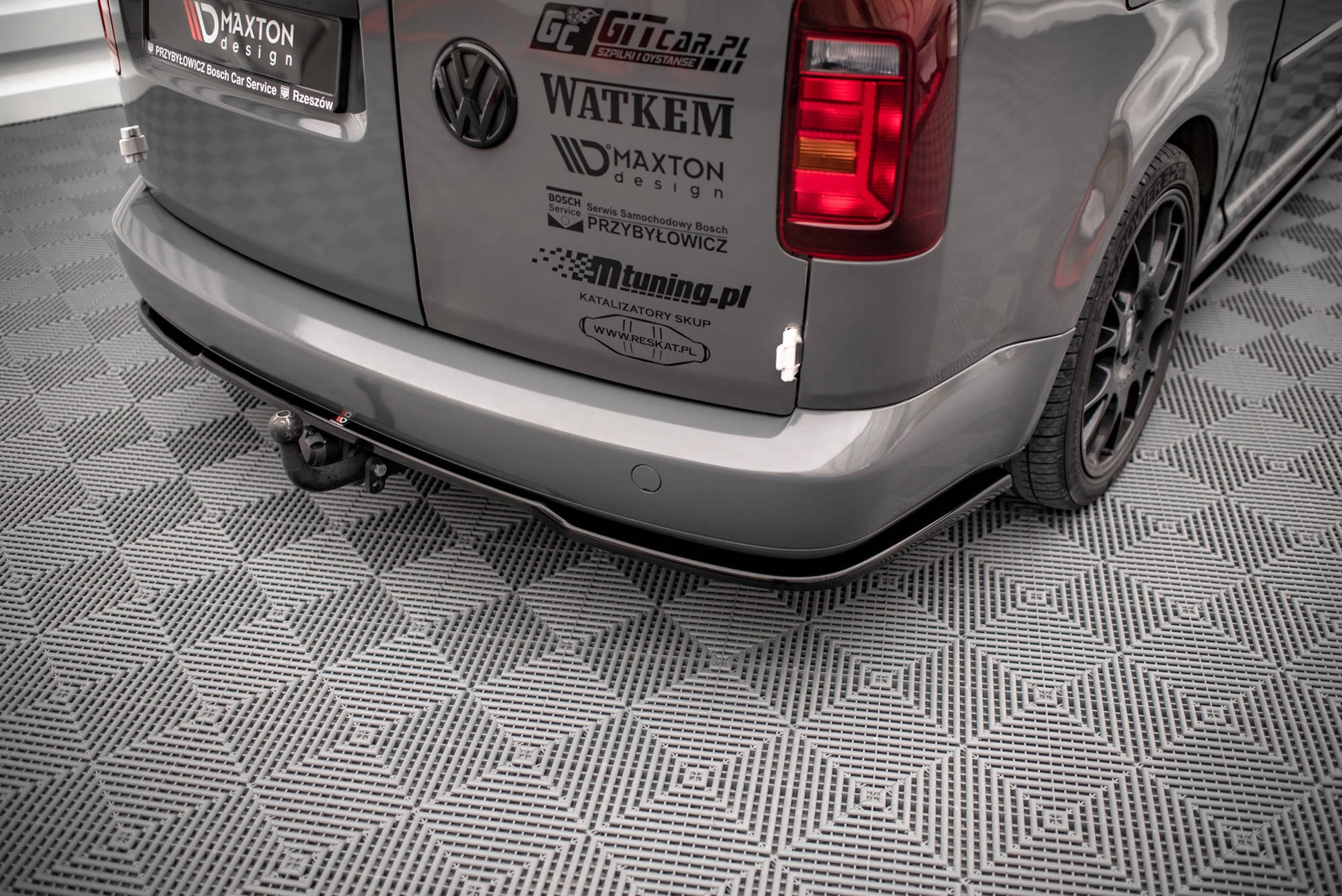Mittlerer Diffusor Heck Ansatz für Volkswagen Caddy Long Mk3 Facelift schwarz matt