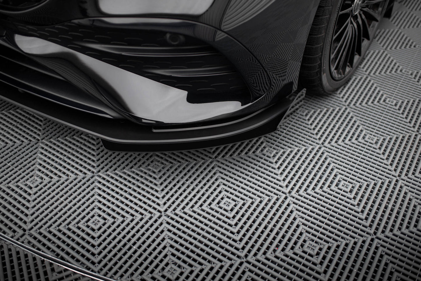 Street Pro Front Ansatz für +Flaps für + Flaps Mercedes-AMG A35 W177 Facelift schwarz Hochglanz