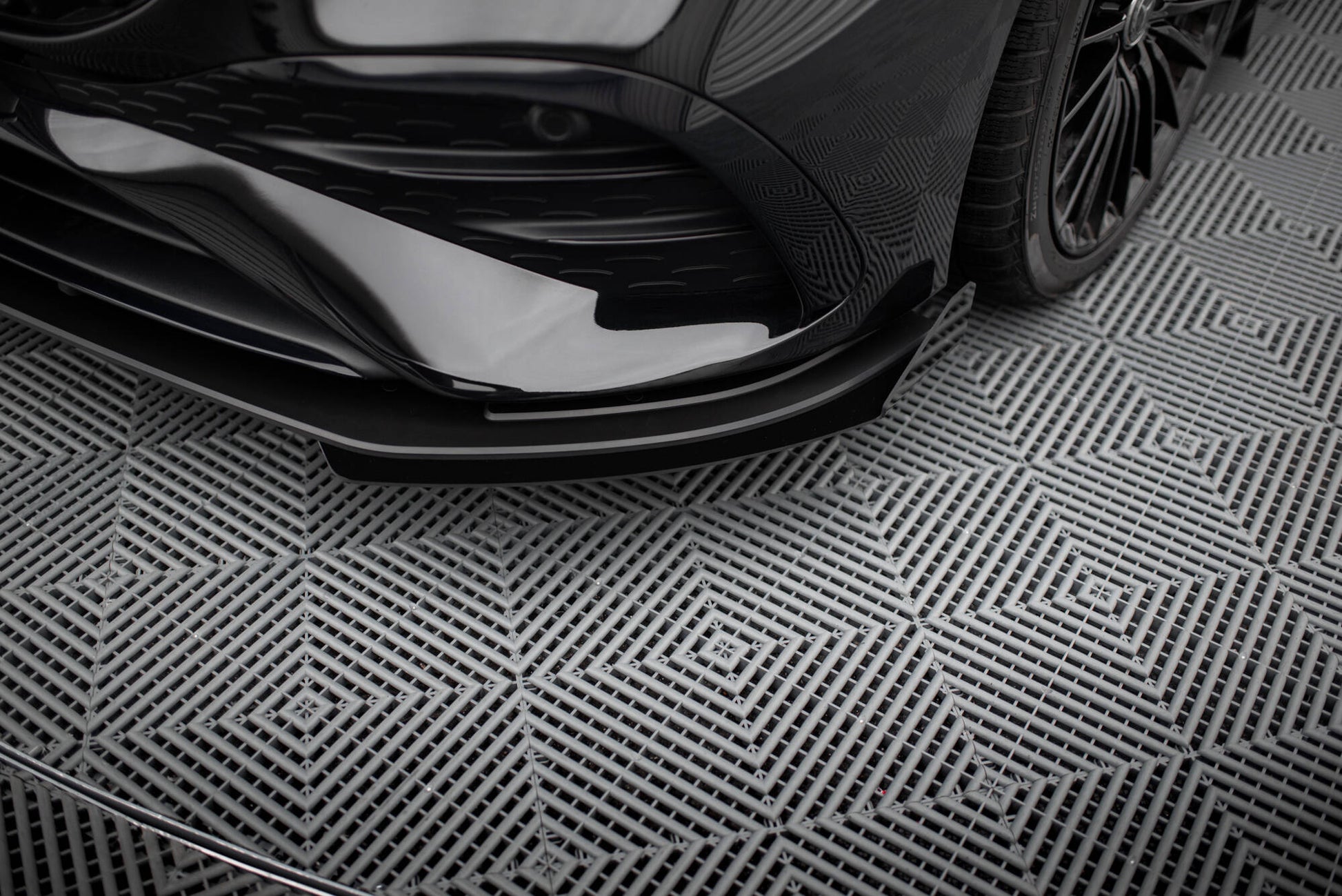 Street Pro Front Ansatz für +Flaps für + Flaps Mercedes-AMG A35 W177 Facelift schwarz Hochglanz