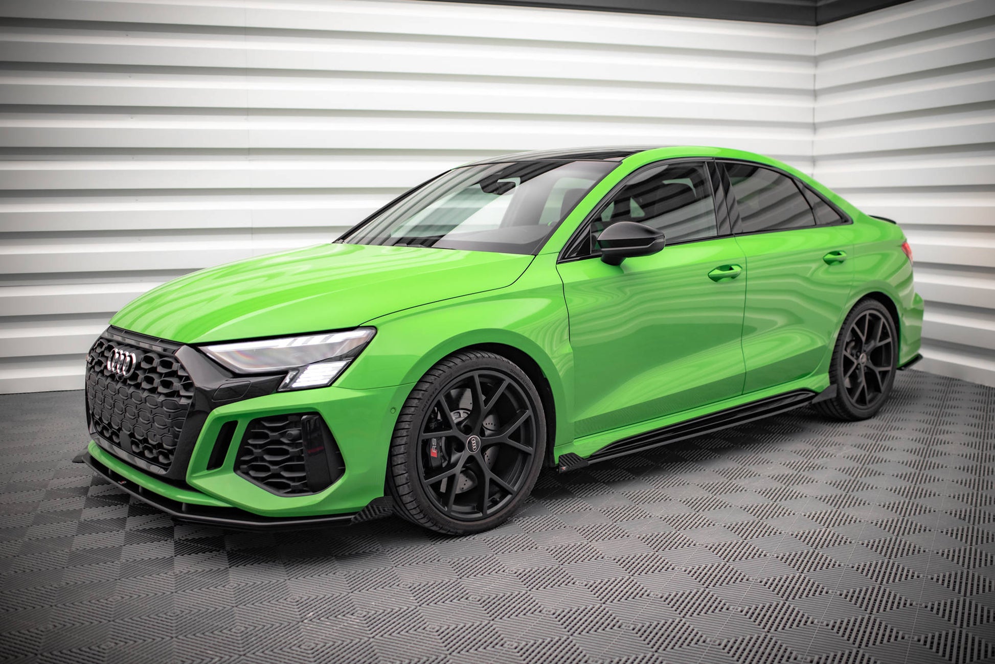 Street Pro Seitenschweller Ansatz + Flaps für Audi RS3 Limousine 8Y schwarz Hochglanz