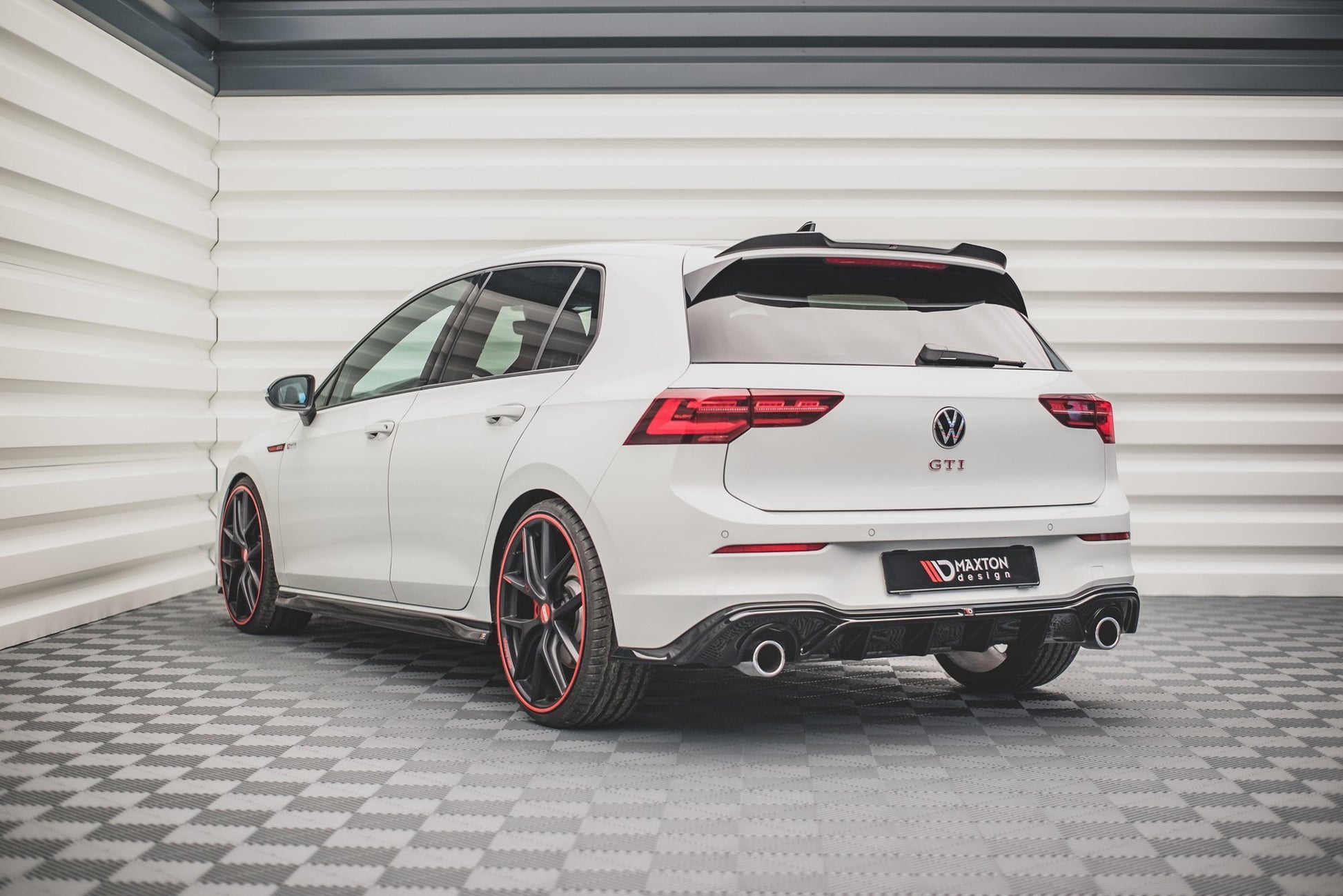 Diffusor Heck Ansatz V.2 für VW Golf GTI Mk8 schwarz Hochglanz