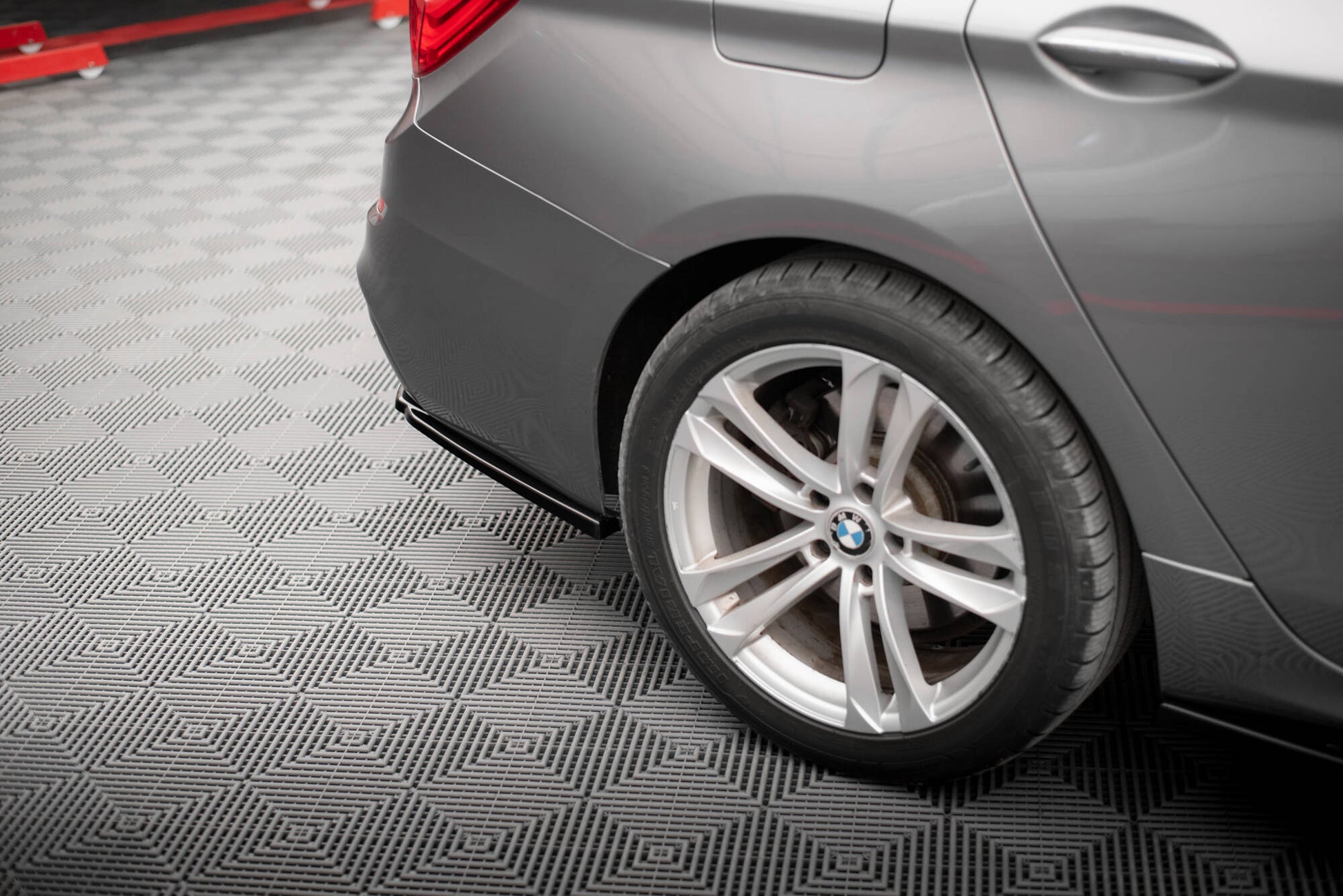 Heck Ansatz Flaps Diffusor für BMW 5er GT M-Paket F07 schwarz Hochglanz