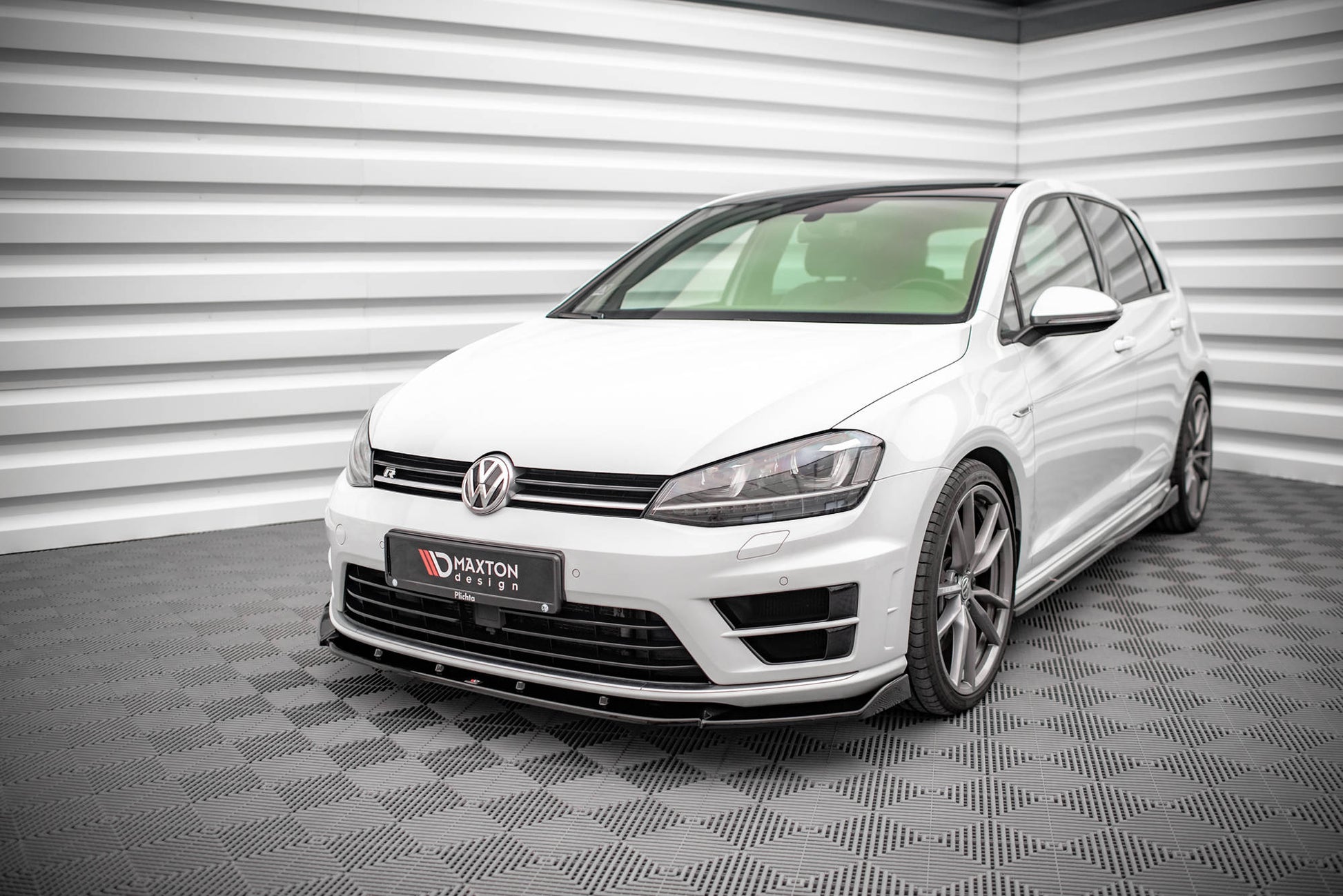 Front Ansatz V.4 für VW Golf R / R-Line Mk7 schwarz Hochglanz