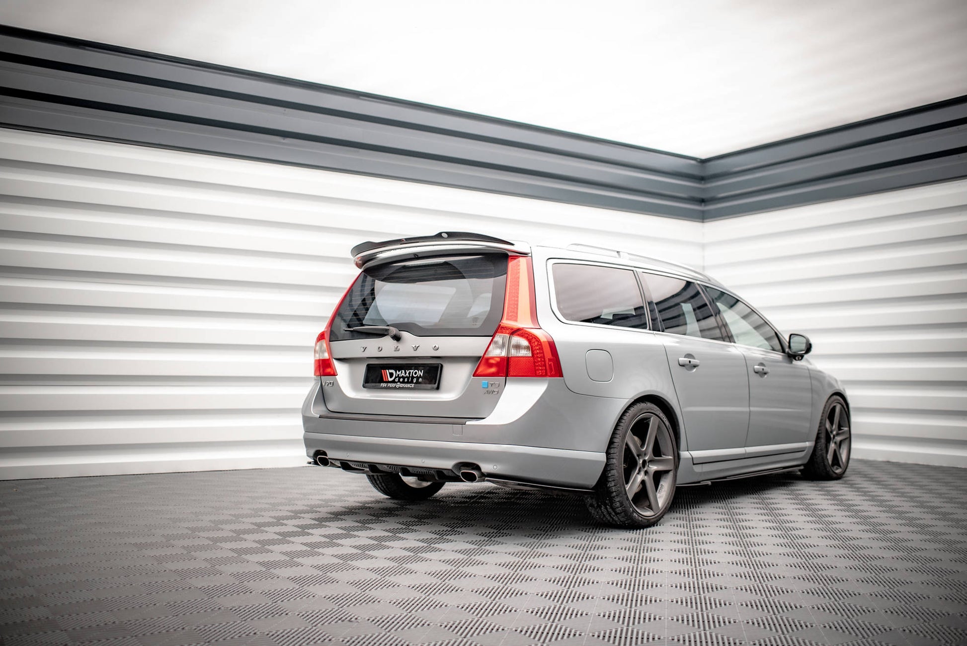 Diffusor Heck Ansatz für Volvo V70 Mk3 schwarz Hochglanz