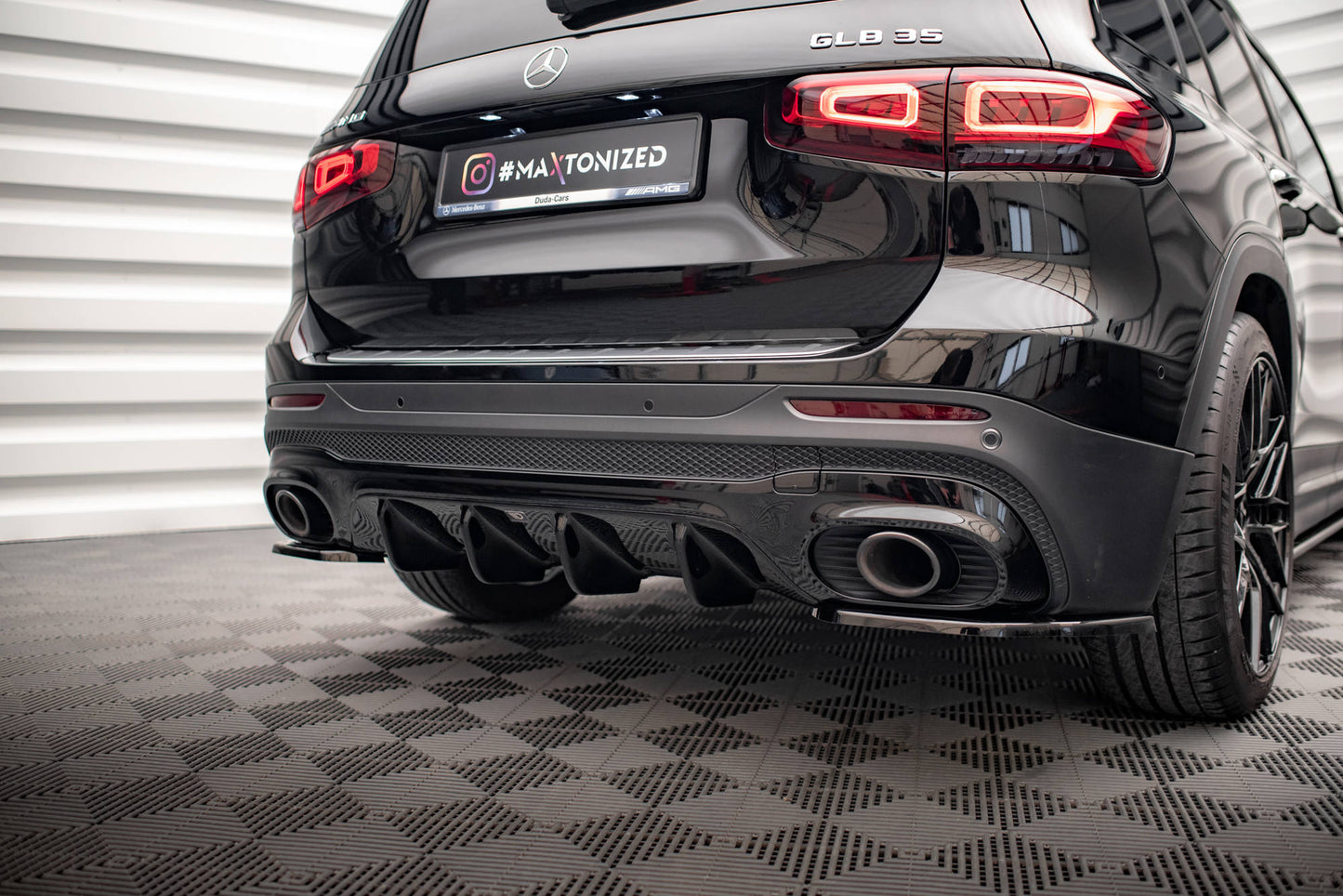Diffusor Heck Ansatz für Mercedes-AMG GLB 35 X247 schwarz Hochglanz