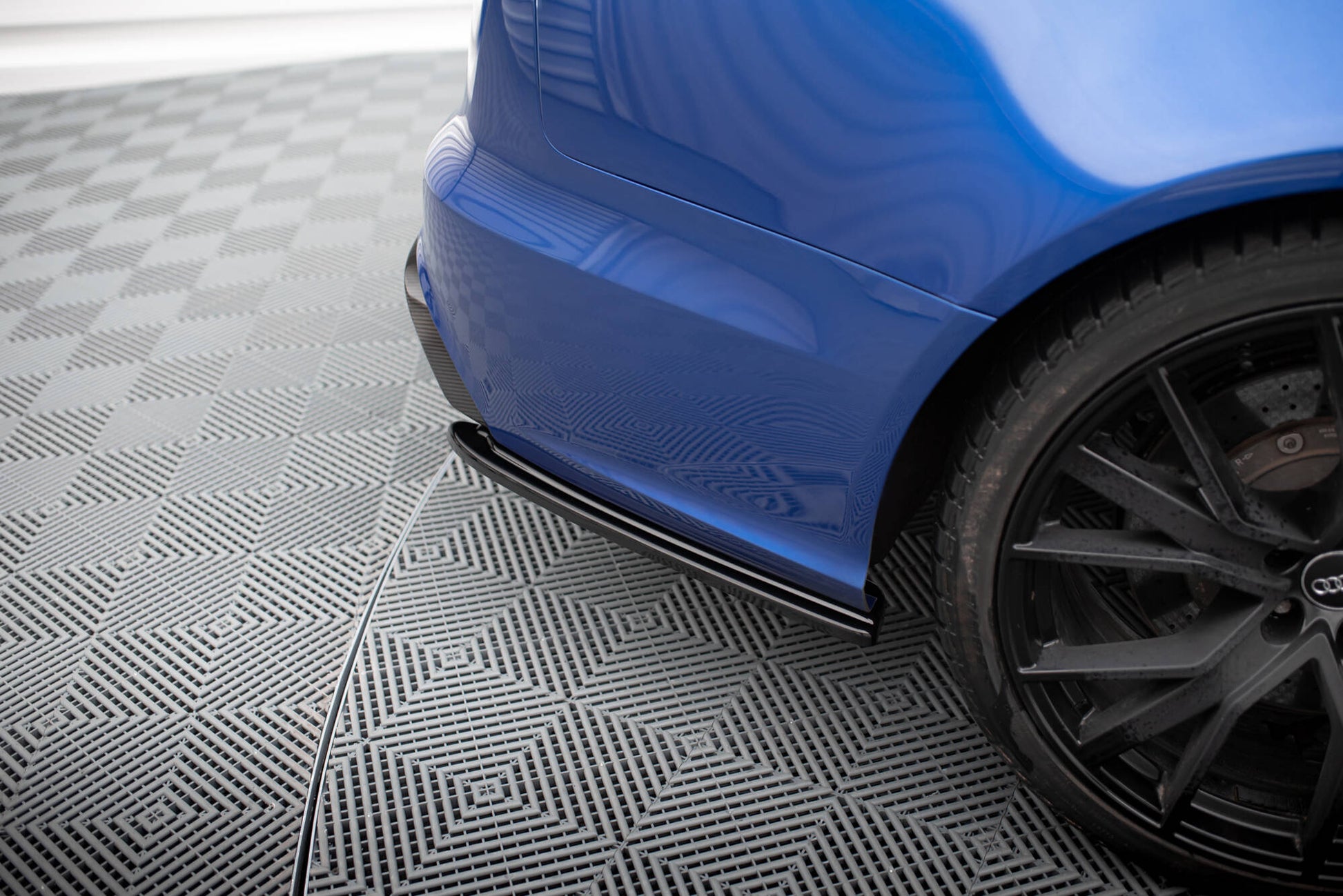 Heck Ansatz Flaps Diffusor für Audi Audi RS6 C7 / C7 Facelift schwarz Hochglanz