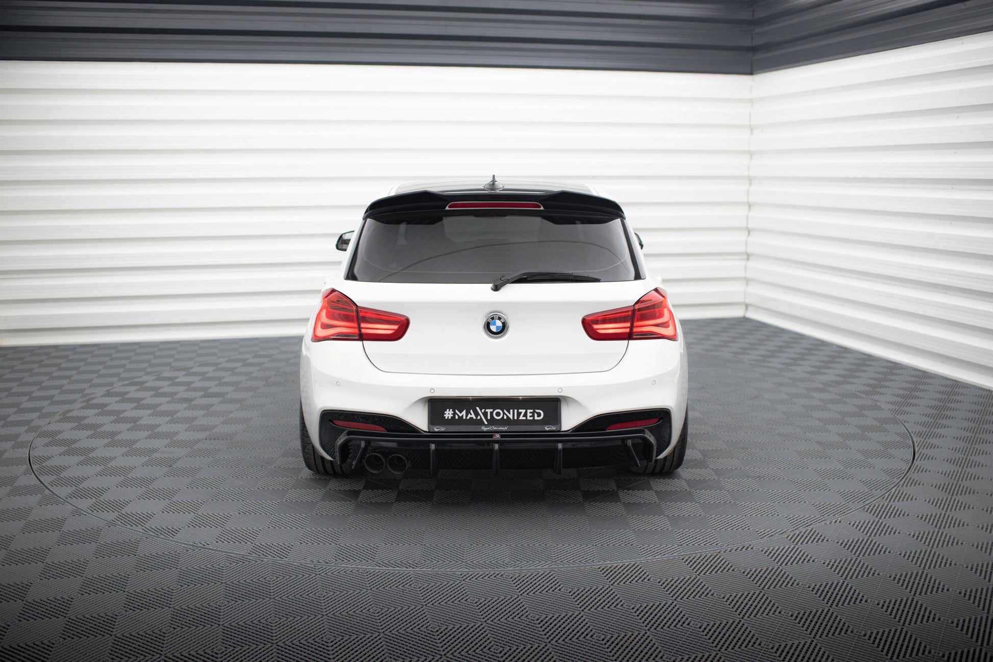 Diffusor Heck Ansatz V.3 für BMW 1er M-Paket F20 Facelift (Doppelauspuff li.)
