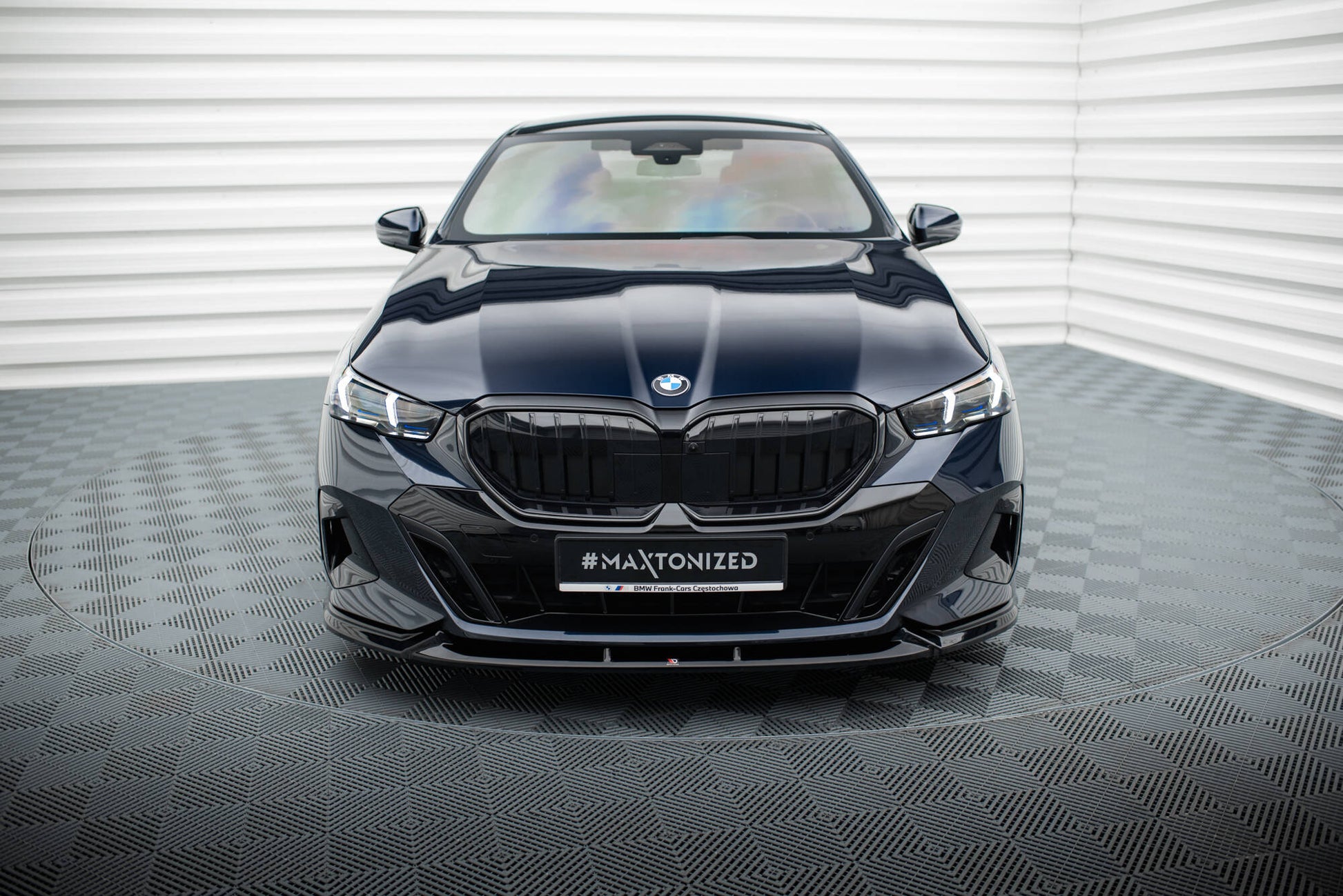 Front Ansatz V.1 für BMW 5er / i5 M-Paket G60 schwarz Hochglanz