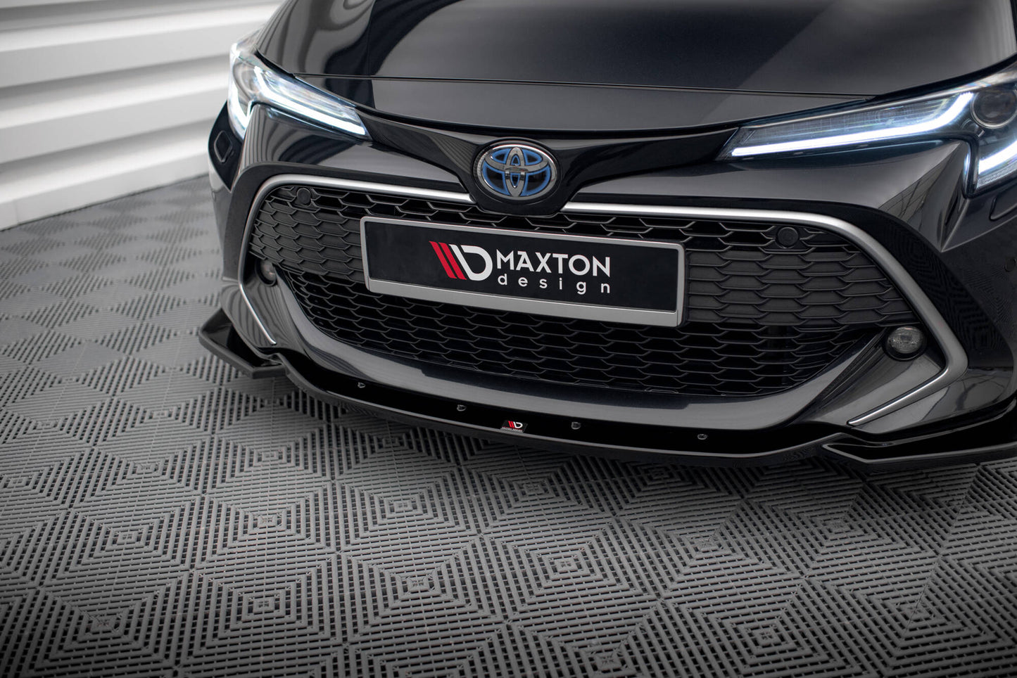 Front Ansatz V.2 für Toyota Corolla XII Touring Sports/ Hatchback schwarz Hochglanz