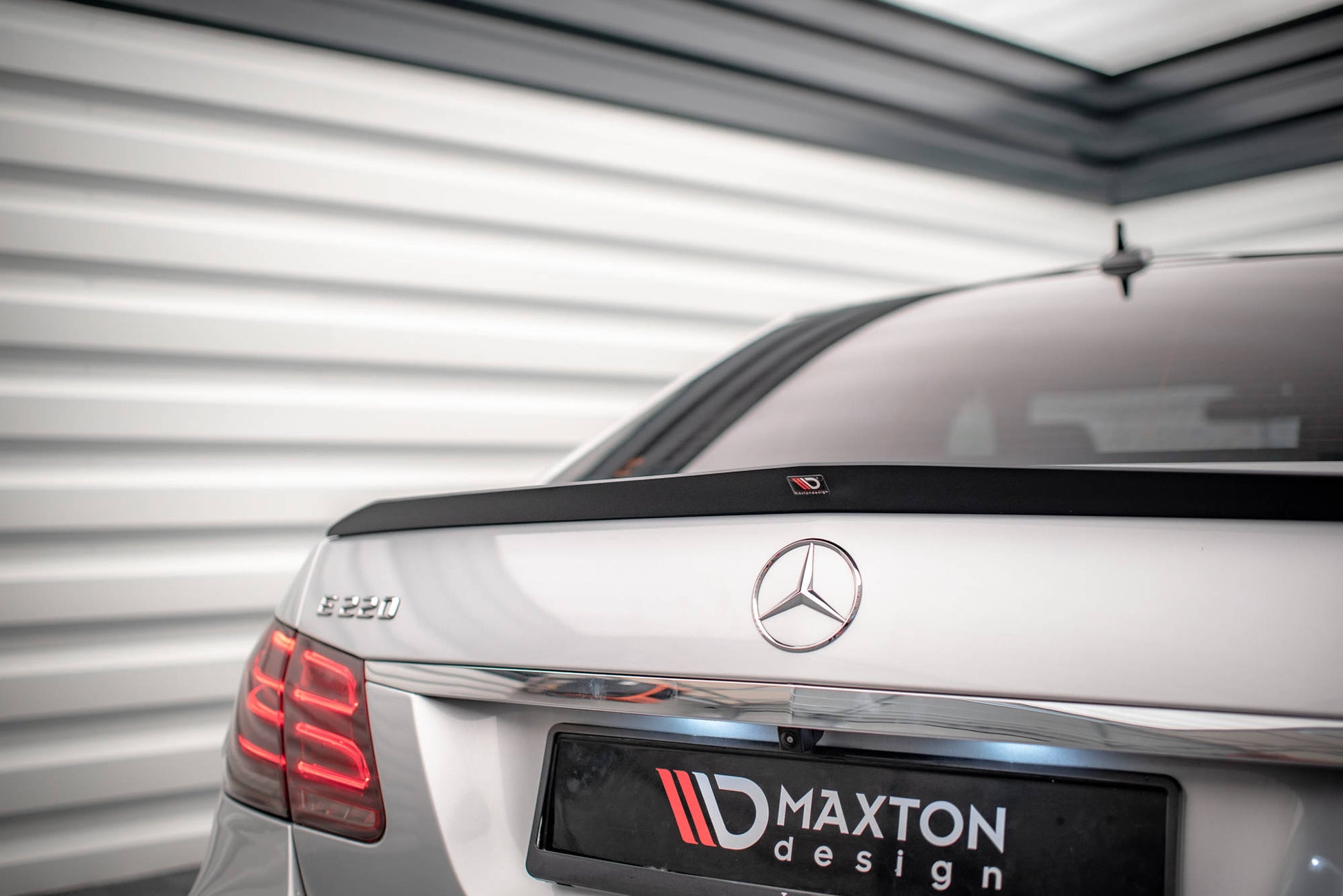 Spoiler CAP für Mercedes-Benz E63 AMG / AMG-Line / Standard Limousine W212 Facelift schwarz Hochglanz
