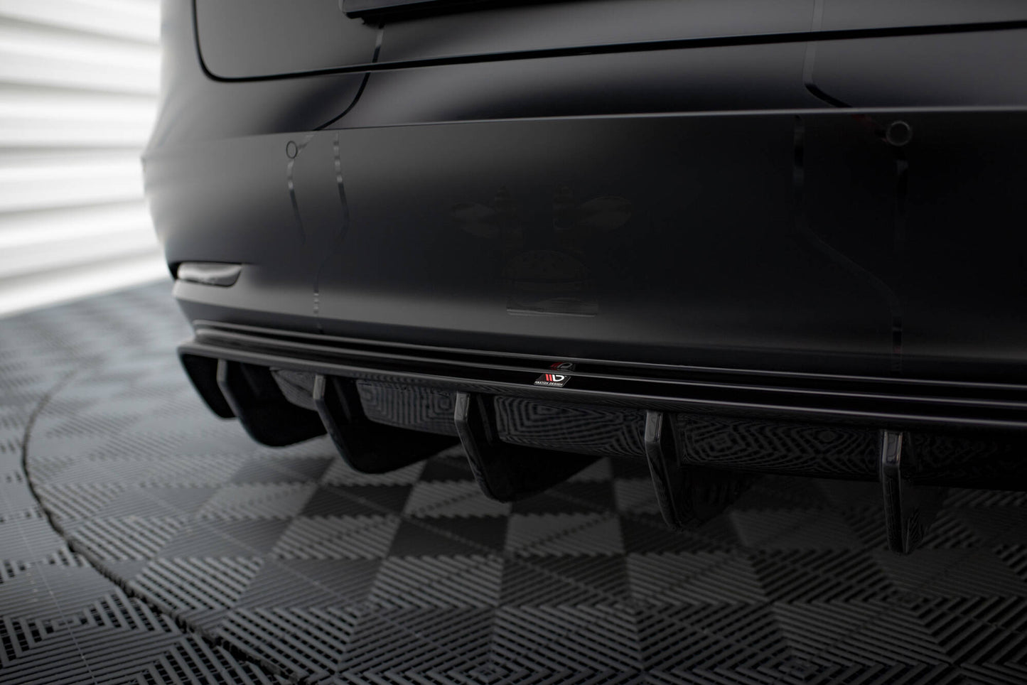 Diffusor Heck Ansatz V.2 für Tesla Model 3 schwarz Hochglanz