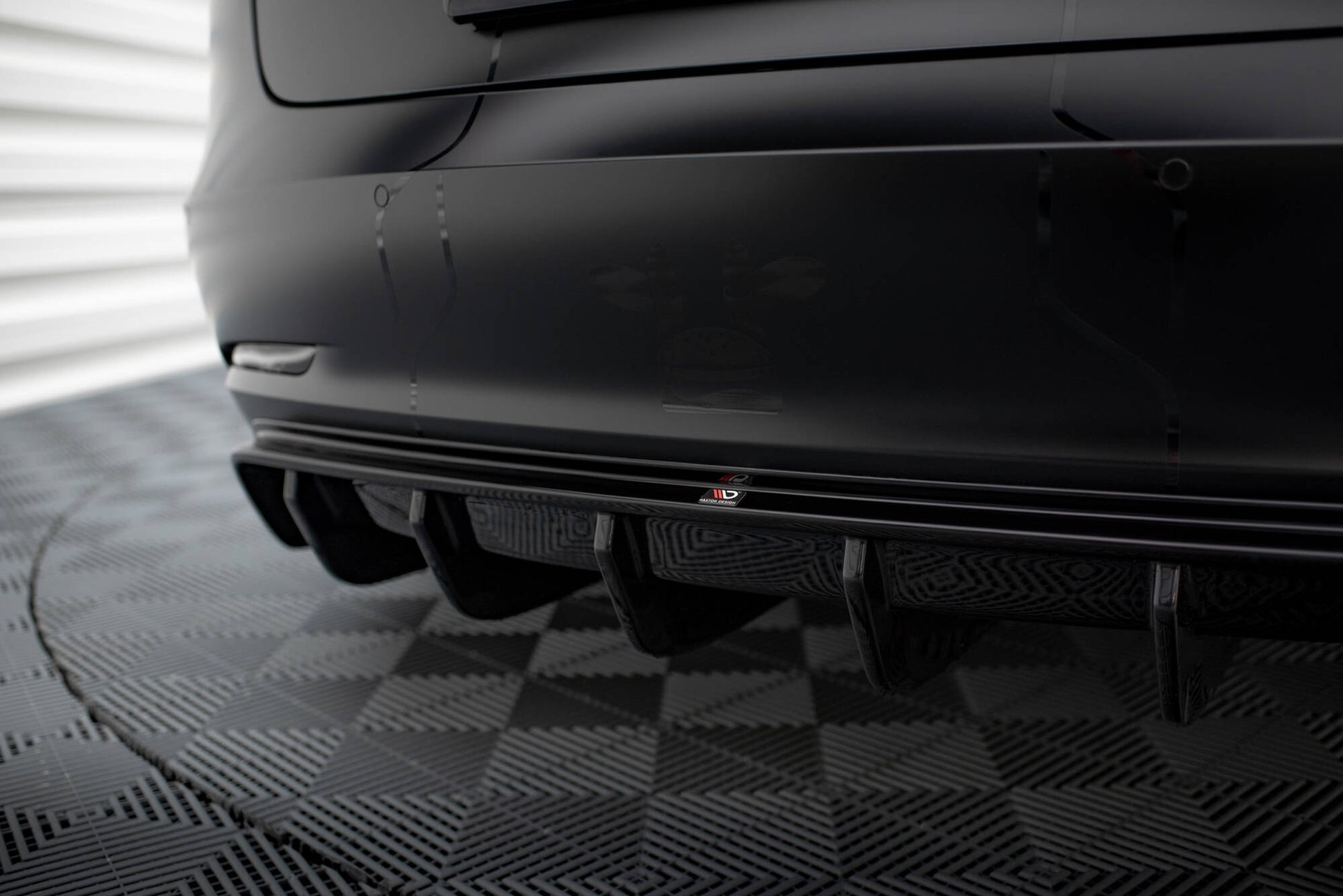 Diffusor Heck Ansatz V.2 für Tesla Model 3 schwarz Hochglanz