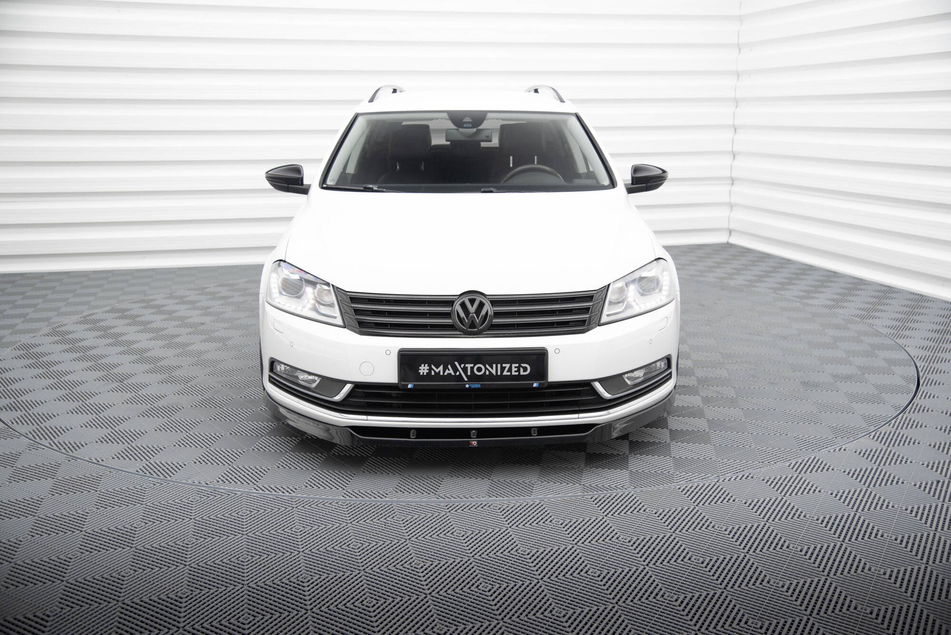 Front Ansatz V.1 für VW Passat B7 schwarz Hochglanz