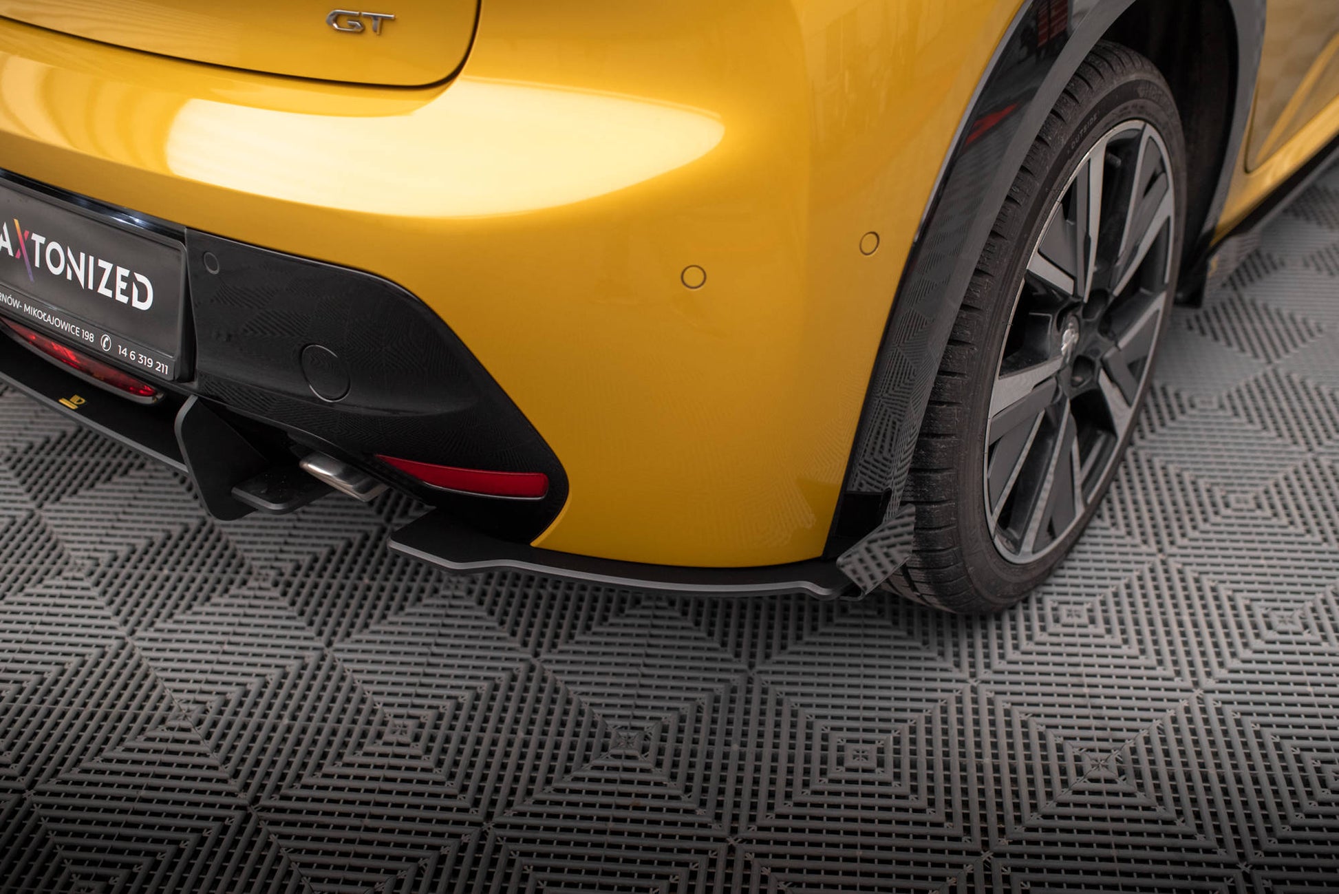 Street Pro Heck Ansatz Flaps Diffusor +Flaps für Peugeot 208 GT Mk2 schwarz Hochglanz