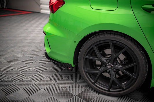 Hintere Seiten Flaps für Audi RS3 Limousine 8Y schwarz Hochglanz