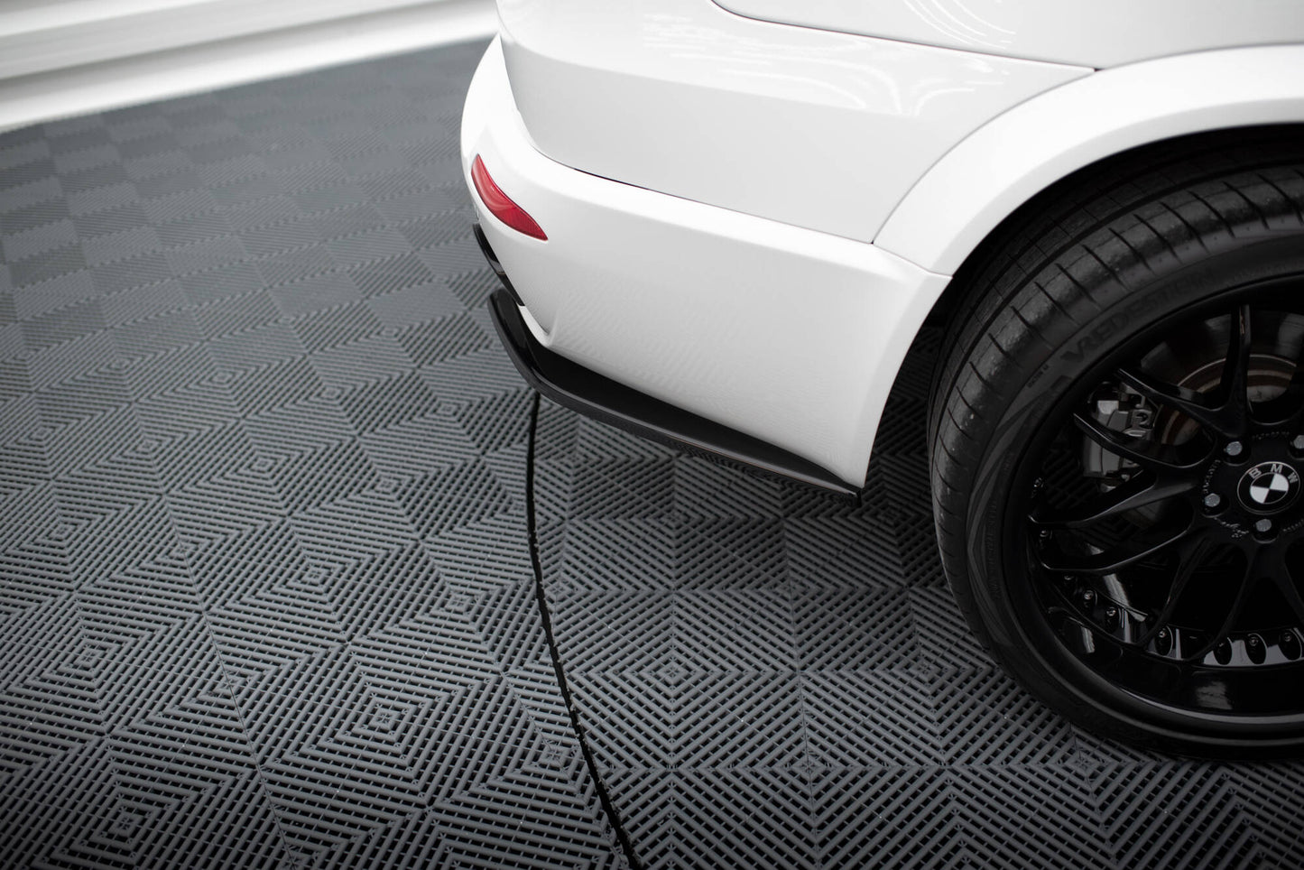 Heck Ansatz Flaps Diffusor für BMW X5 E70 Facelift M Paket schwarz Hochglanz