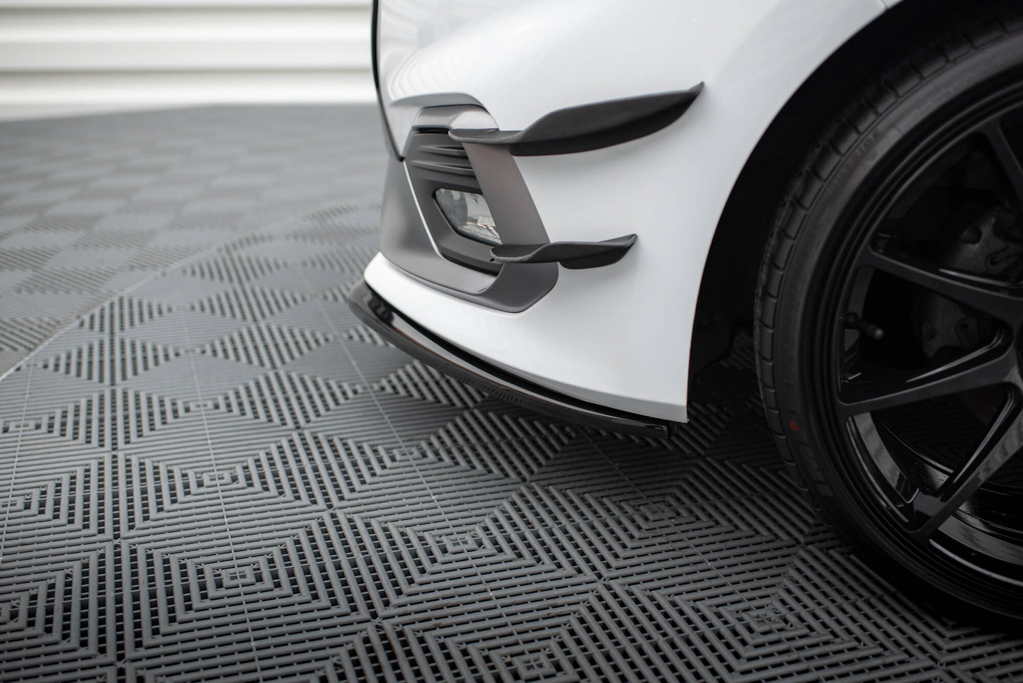 Front Ansatz V.3 für Ford Fiesta Mk8 ST / ST-Line schwarz Hochglanz