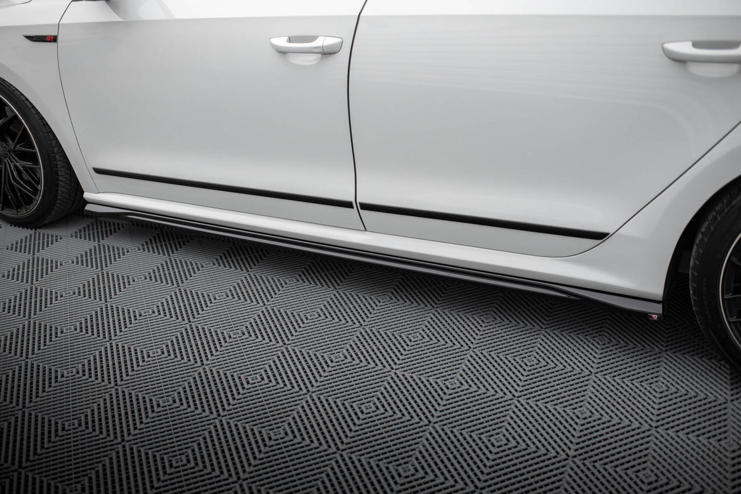 Seitenschweller Ansatz für VW Passat GT B8 Facelift USA schwarz Hochglanz