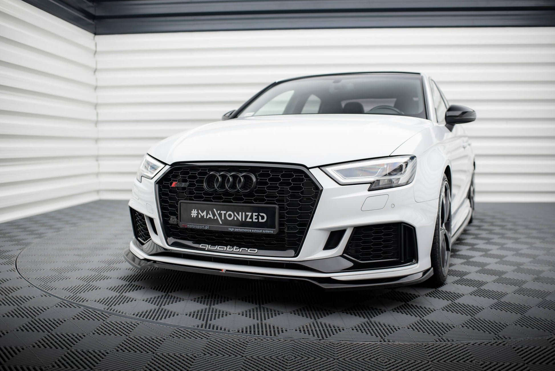 Front Ansatz V.5 für Audi RS3 Limousine 8V Facelift schwarz Hochglanz