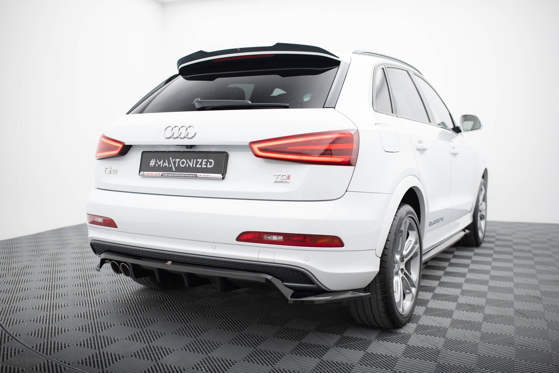 Mittlerer Cup Diffusor DTM Look Heck Ansatz für Audi Q3 S-line 8U schwarz Hochglanz