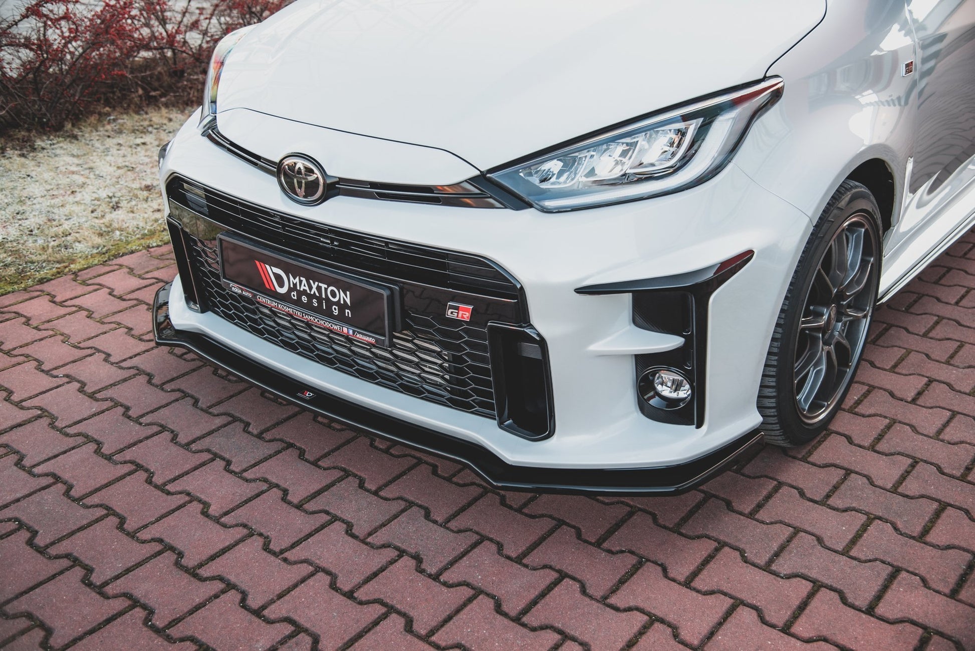 Front Ansatz V.1 für Toyota GR Yaris Mk4 schwarz Hochglanz