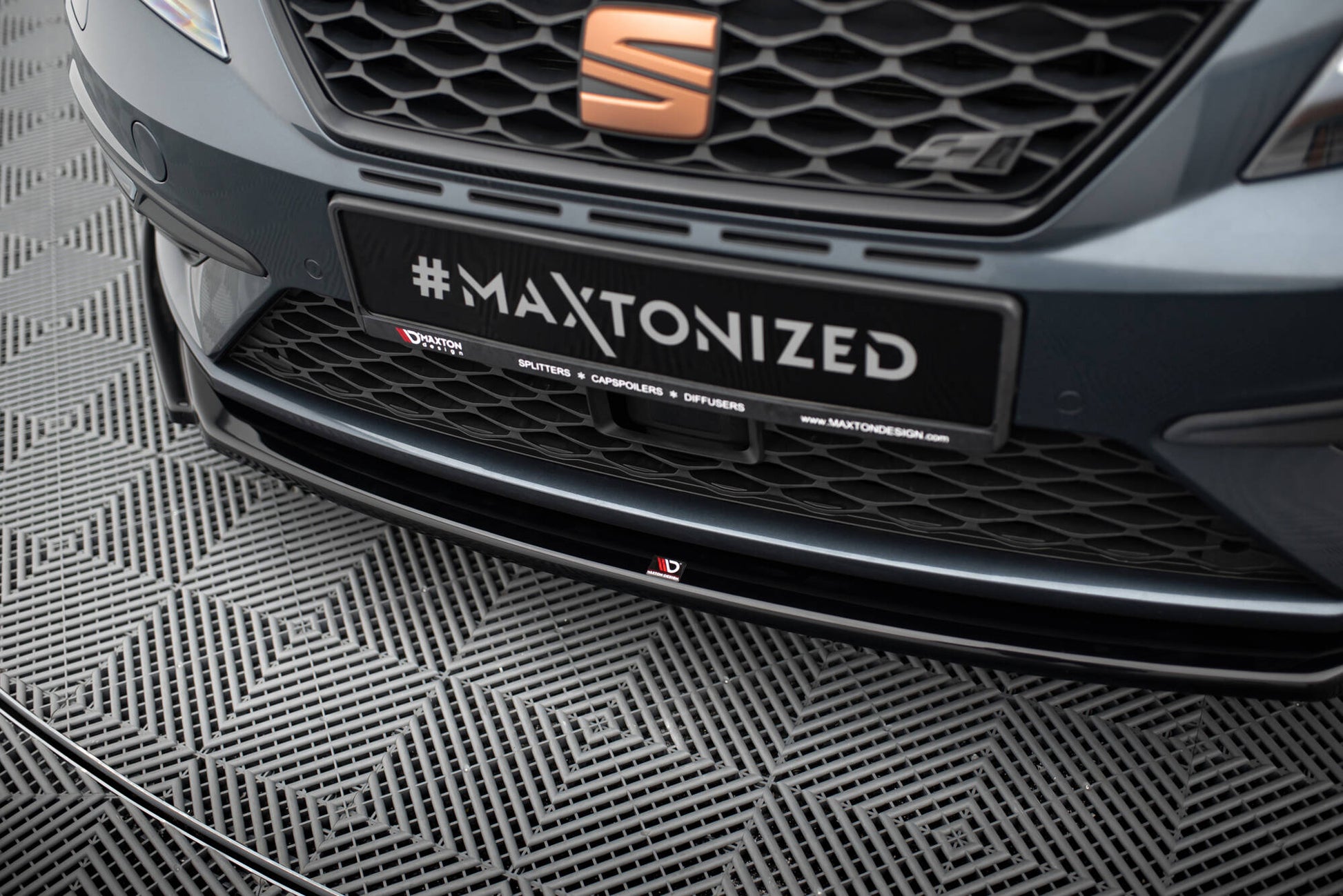 Front Ansatz V.5 für Seat Leon Cupra / FR Mk3 FL schwarz Hochglanz