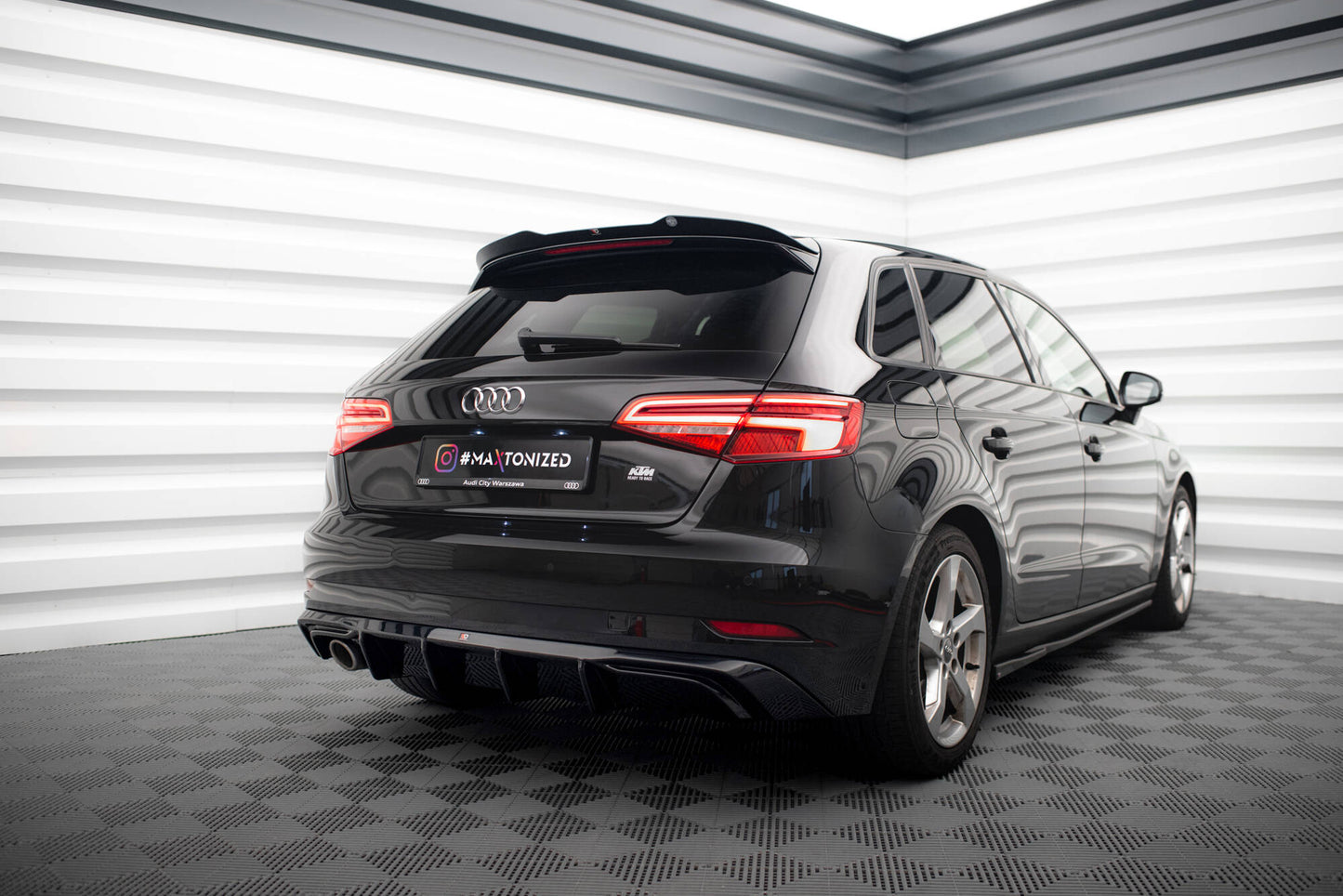 Diffusor Heck Ansatz für Audi A3 Sportback 8V Facelift (Einzelauspuff li.rohr)