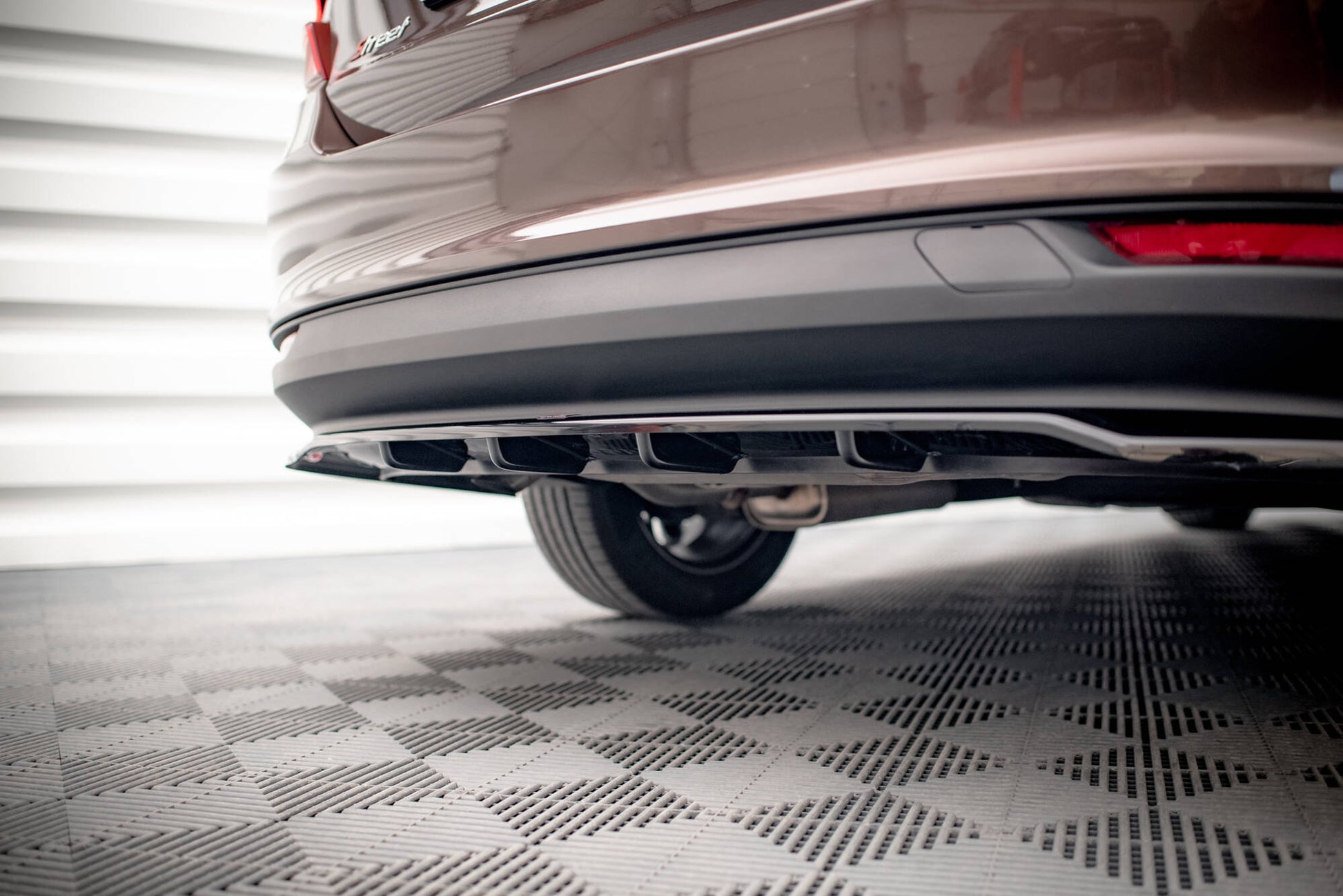Mittlerer Cup Diffusor DTM Look Heck Ansatz für Fiat Tipo S Limousine Mk1 schwarz Hochglanz