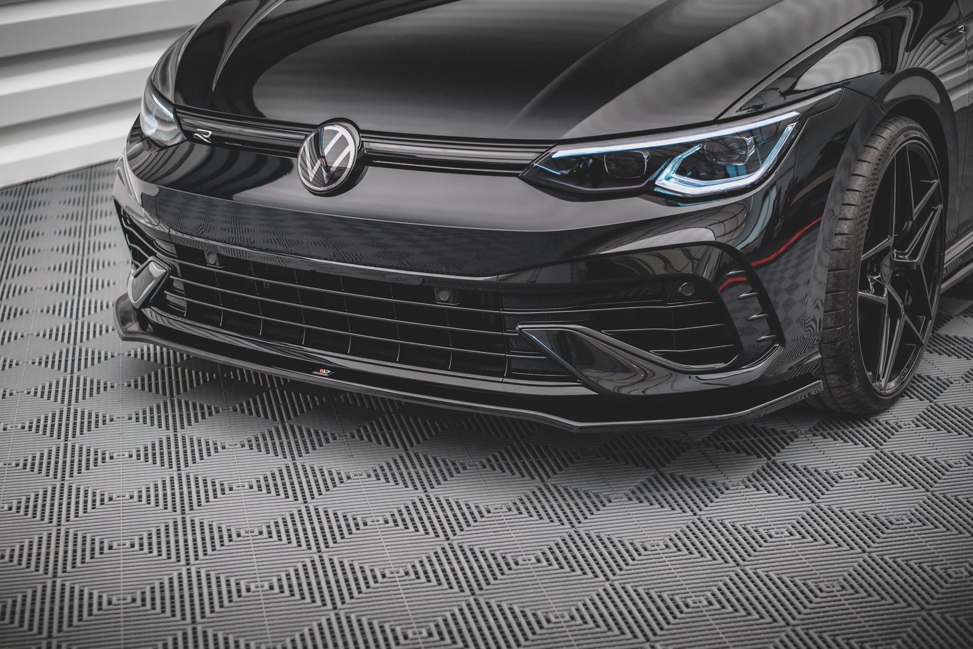 Front Ansatz V.3 für Volkswagen Golf R Mk8 Carbon Look