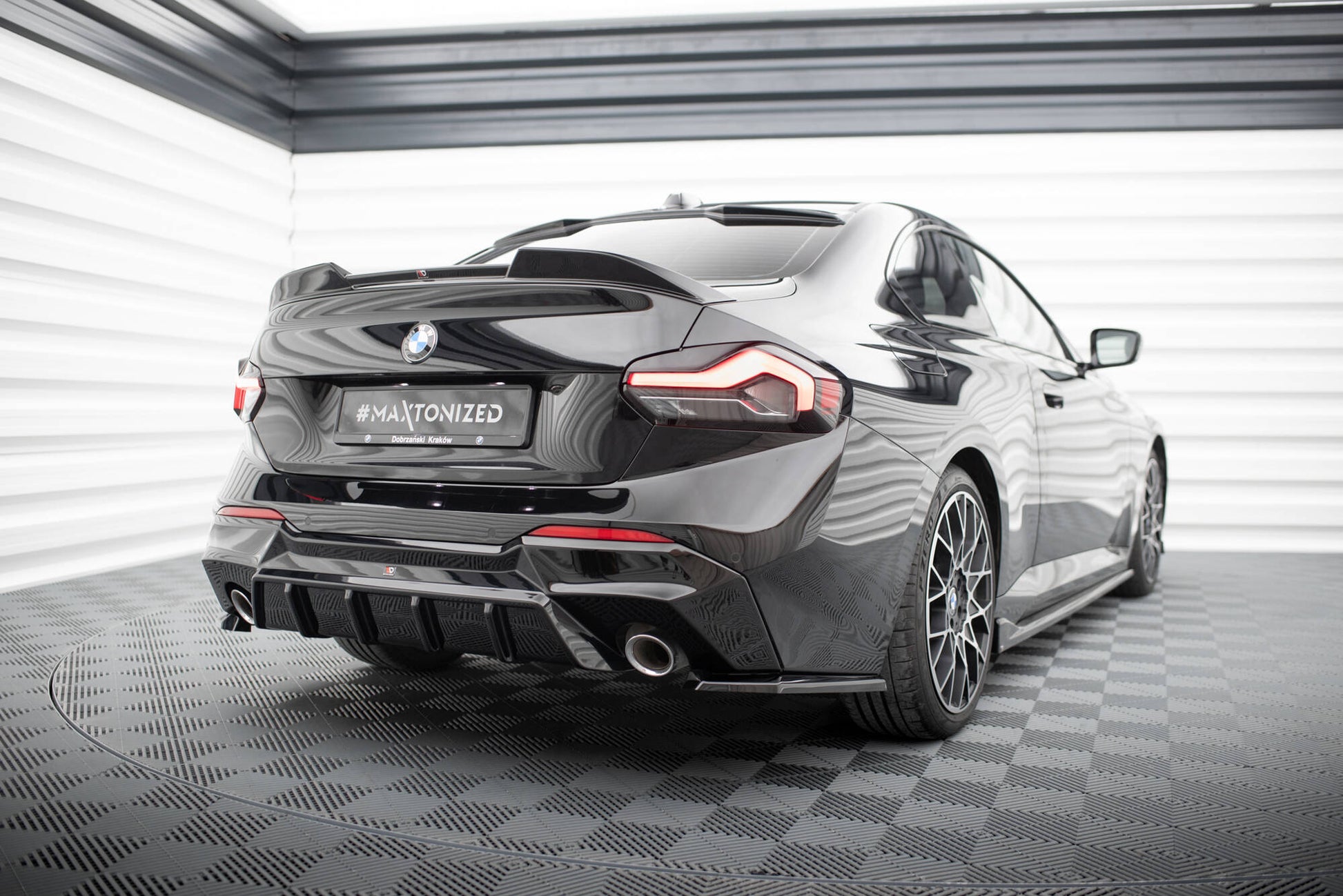 Heck Ansatz Flaps Diffusor V.3 für BMW 2 G42 schwarz Hochglanz