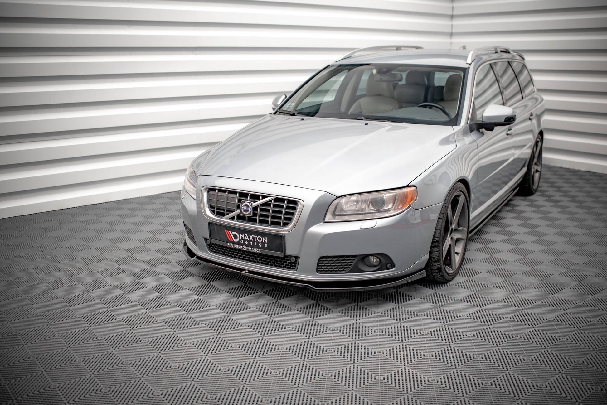 Front Ansatz V.2 für Volvo V70 Mk3 schwarz Hochglanz