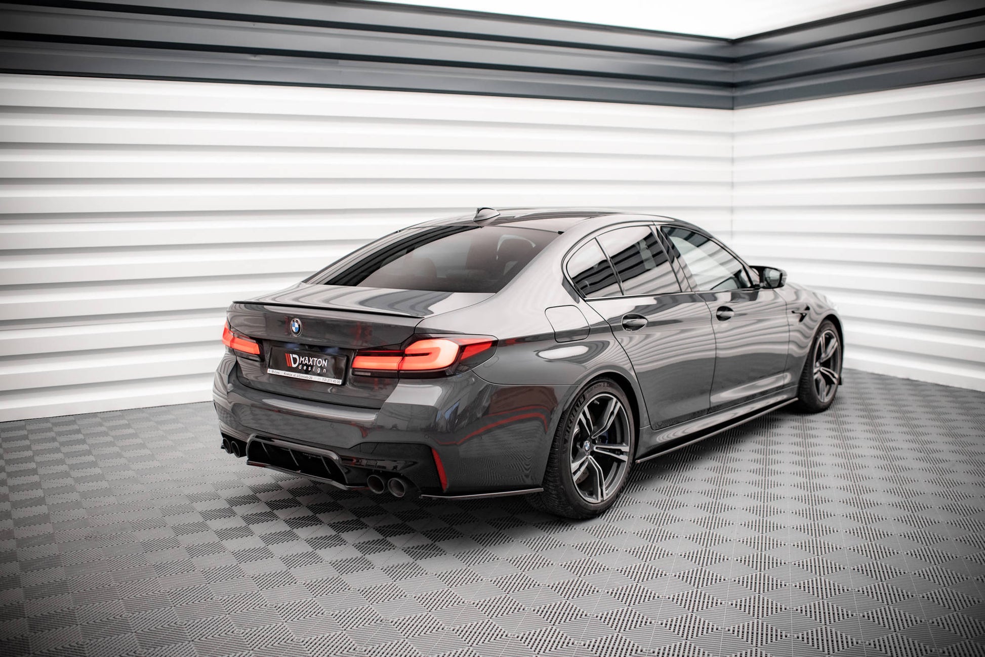 Heck Ansatz Flaps Diffusor für BMW M5 F90 schwarz Hochglanz