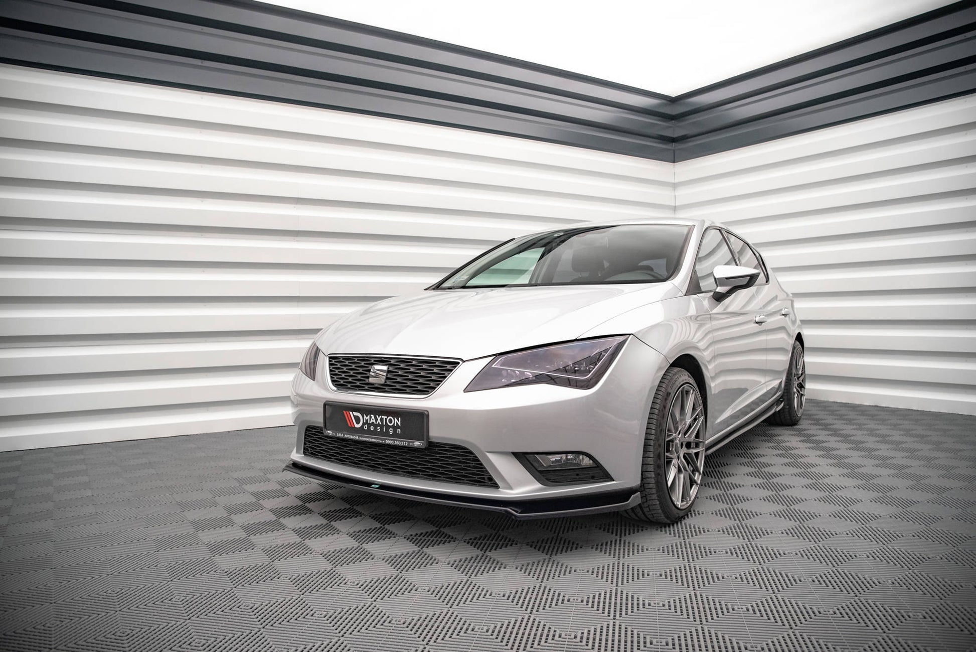 Front Ansatz V.2 für Seat Leon Mk3 schwarz Hochglanz