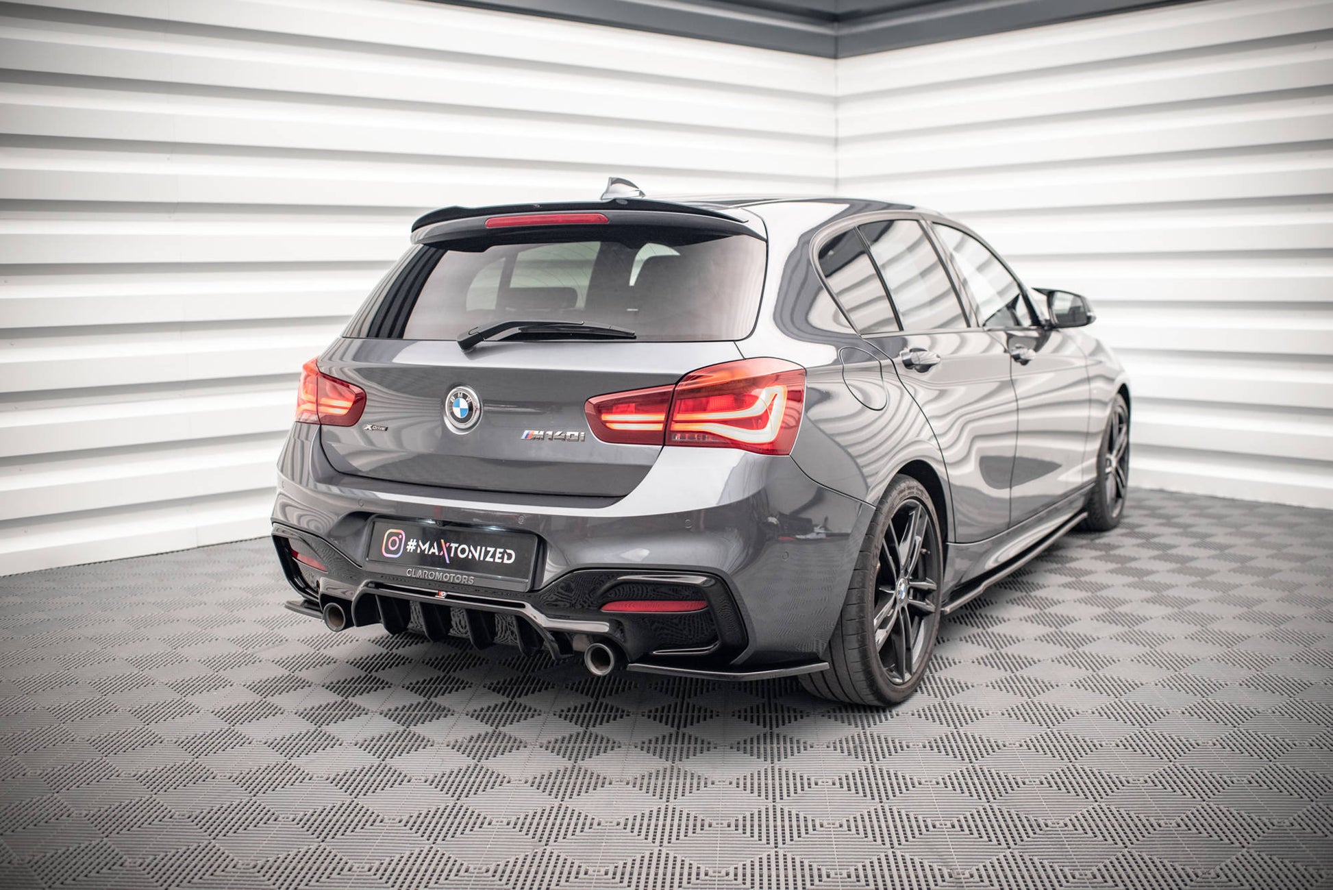 Heck Ansatz Flaps Diffusor für BMW 1er F20 Facelift M-power schwarz Hochglanz