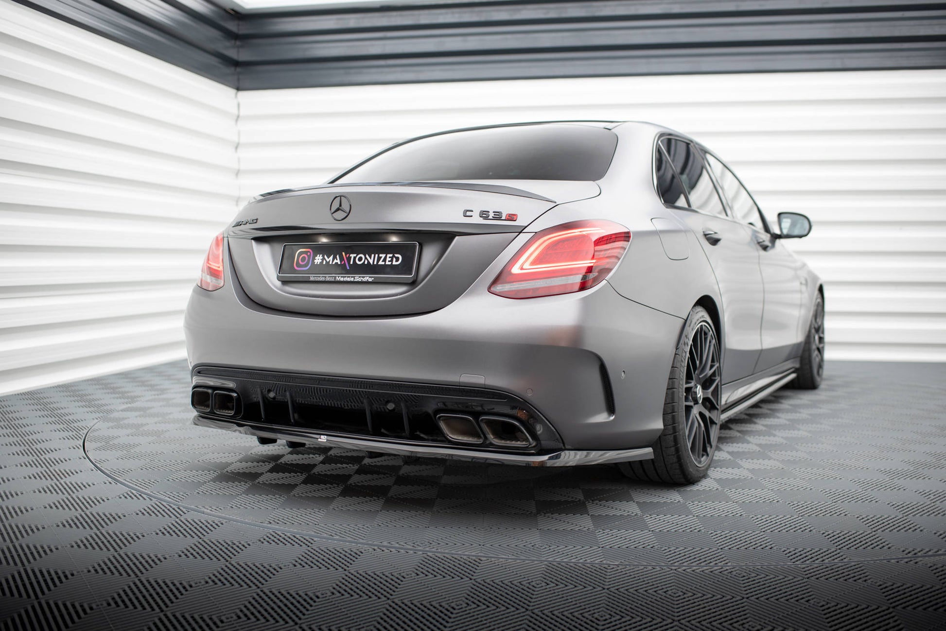 Mittlerer Cup Diffusor DTM Look Heck Ansatz für Mercedes-AMG C63 Limousine / Kombi W205 Facelift schwarz Hochglanz
