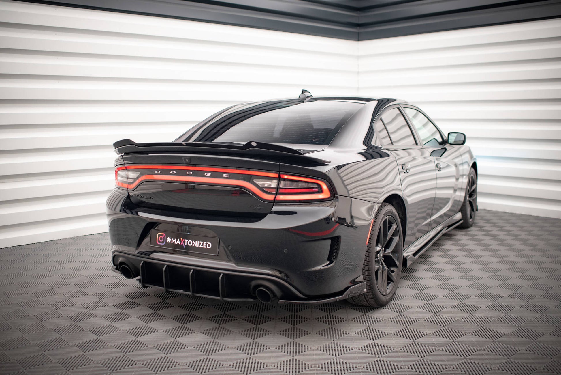 Heck Ansatz Flaps Diffusor für Dodge Charger SRT Mk7 Facelift schwarz matt