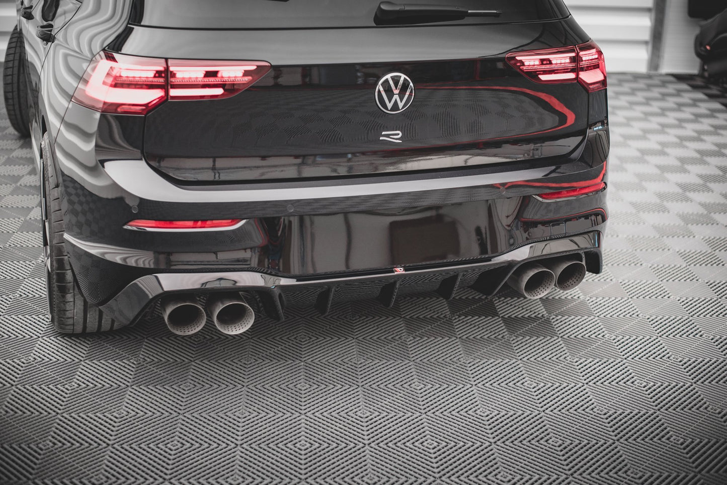 Diffusor Heck Ansatz V.1 für VW Golf R Mk8 Facelift schwarz Hochglanz