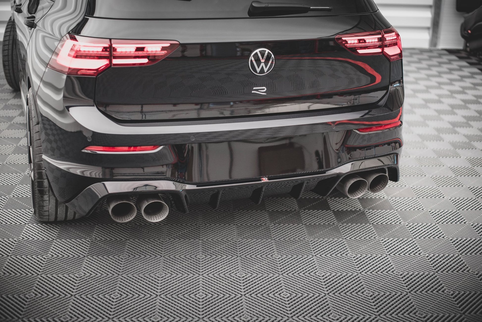Diffusor Heck Ansatz V.1 für VW Golf R Mk8 Facelift schwarz Hochglanz