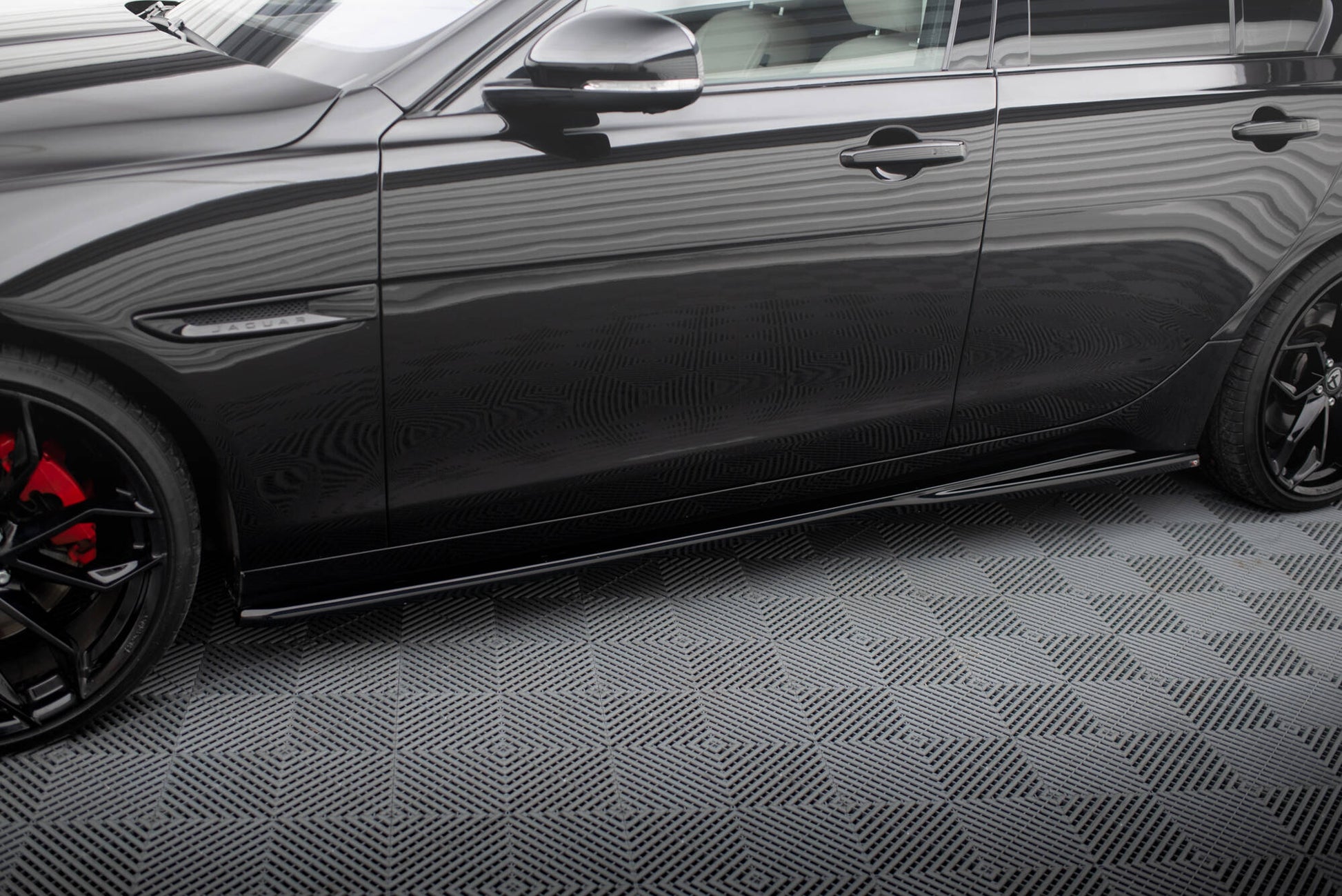 Seitenschweller Ansatz für Jaguar XE X760 Facelift schwarz Hochglanz