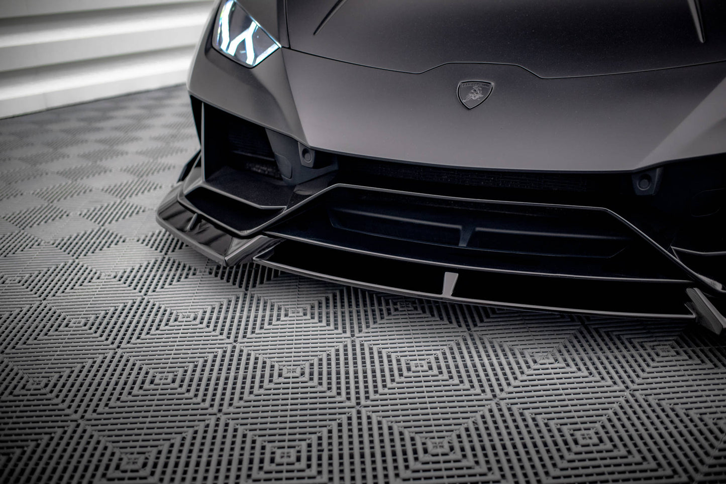 Front Ansatz für Lamborghini Huracan EVO AWD schwarz Hochglanz
