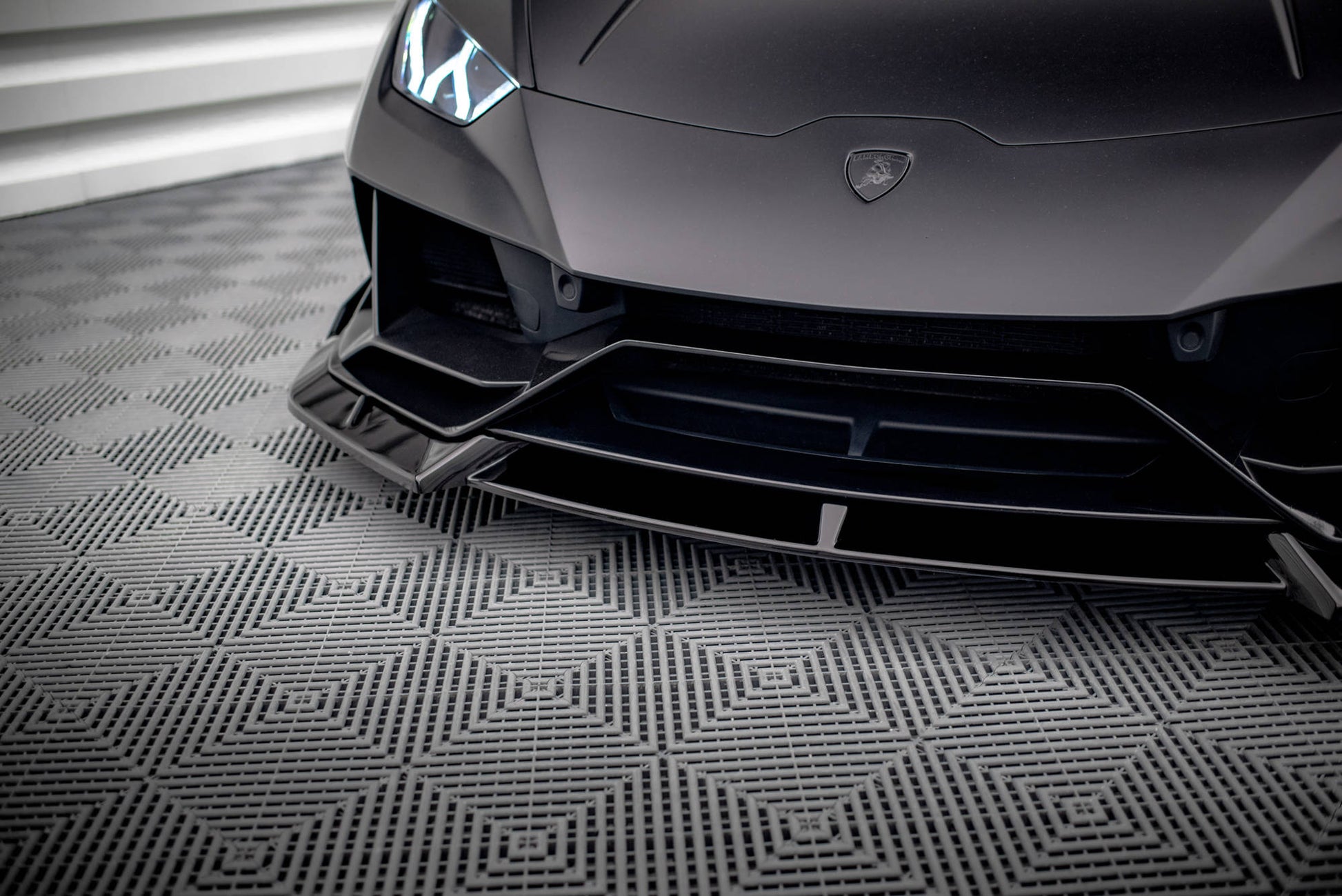 Front Ansatz für Lamborghini Huracan EVO AWD schwarz Hochglanz