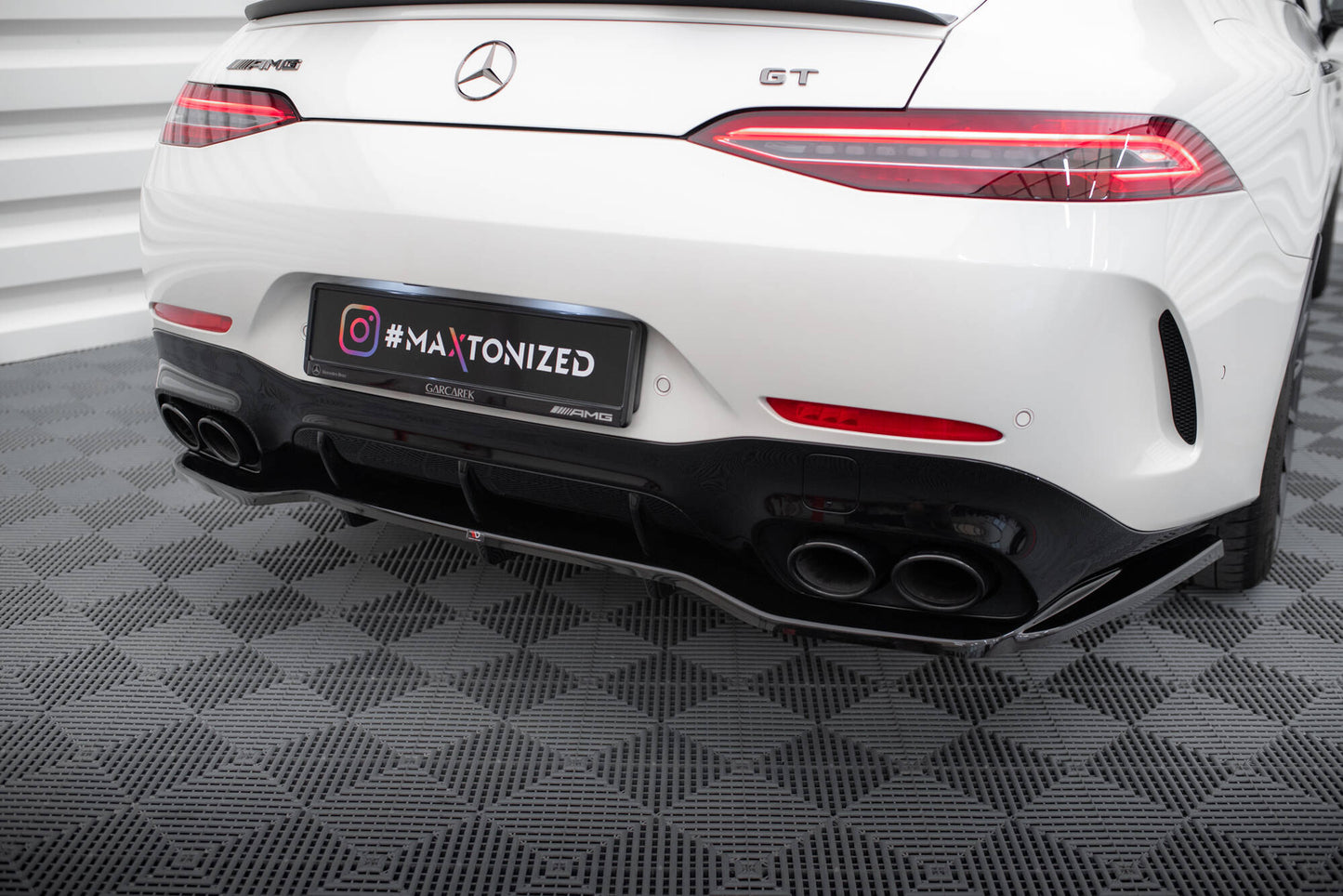 Mittlerer Cup Diffusor DTM Look Heck Ansatz für Mercedes-AMG GT 43 4 Door Coupe V8 Styling Package schwarz Hochglanz